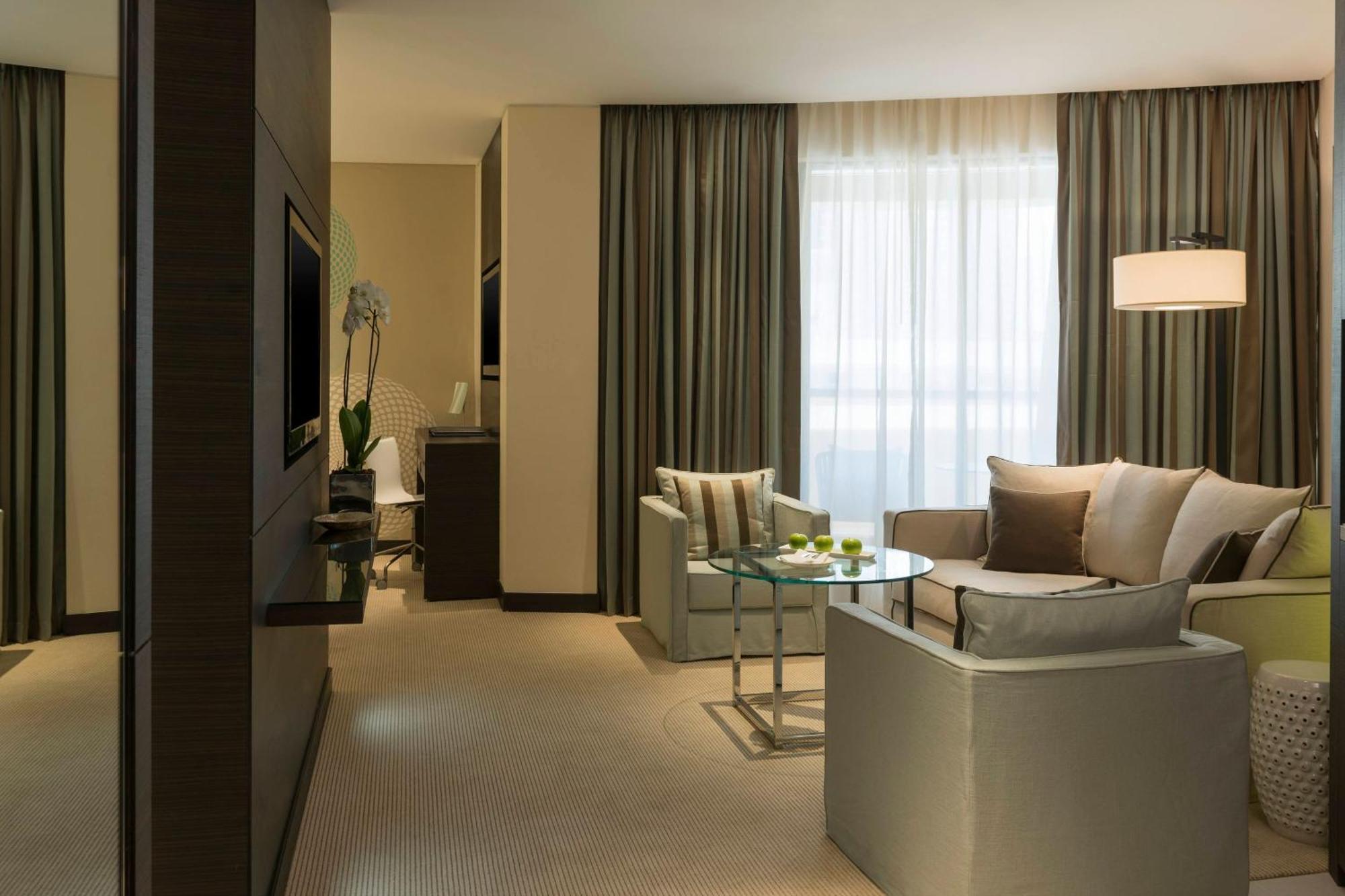 Superior Deluxe King Room Balcony Land View