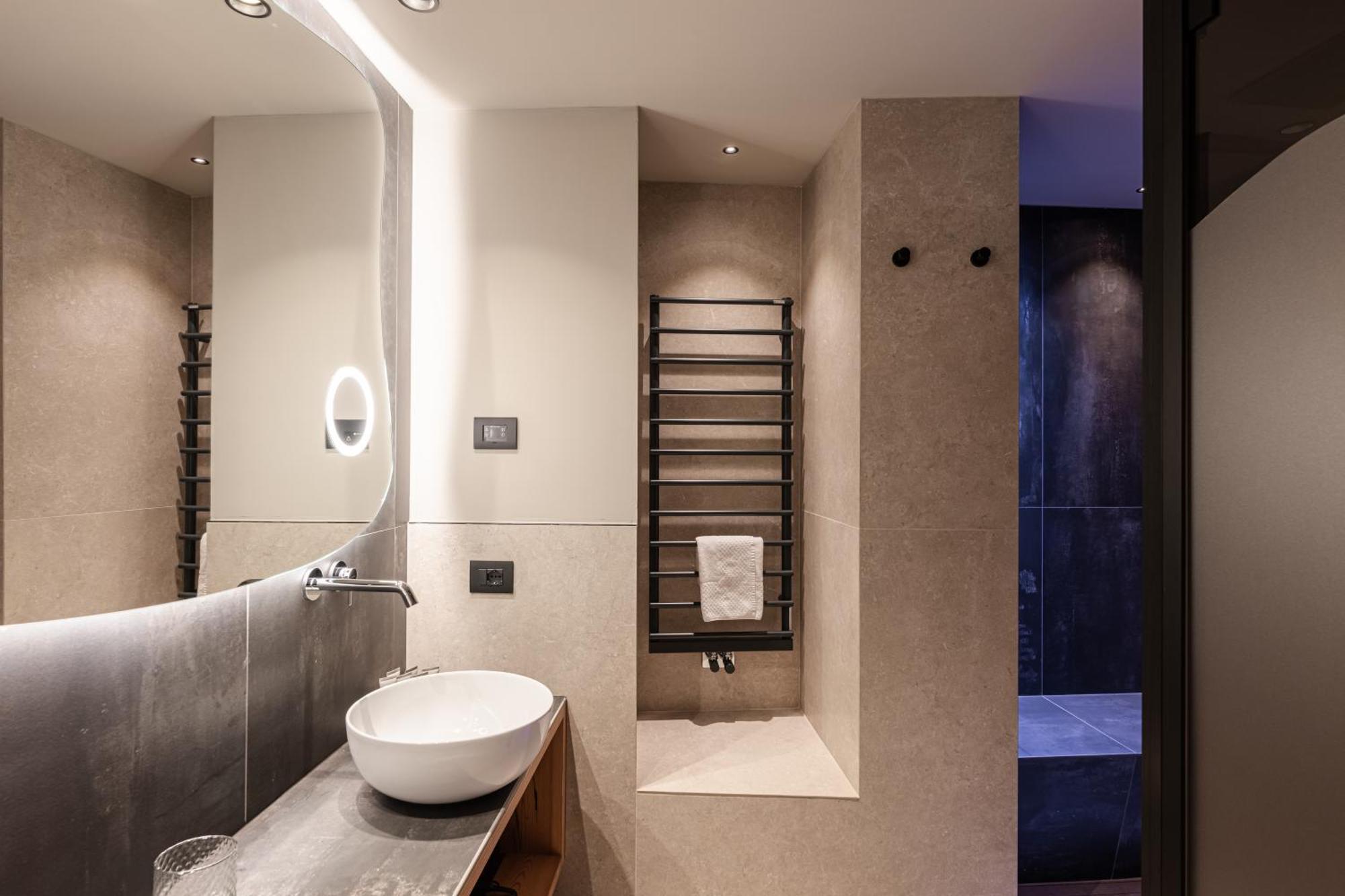 Suite with Hot Tub,1634404288:JPEG