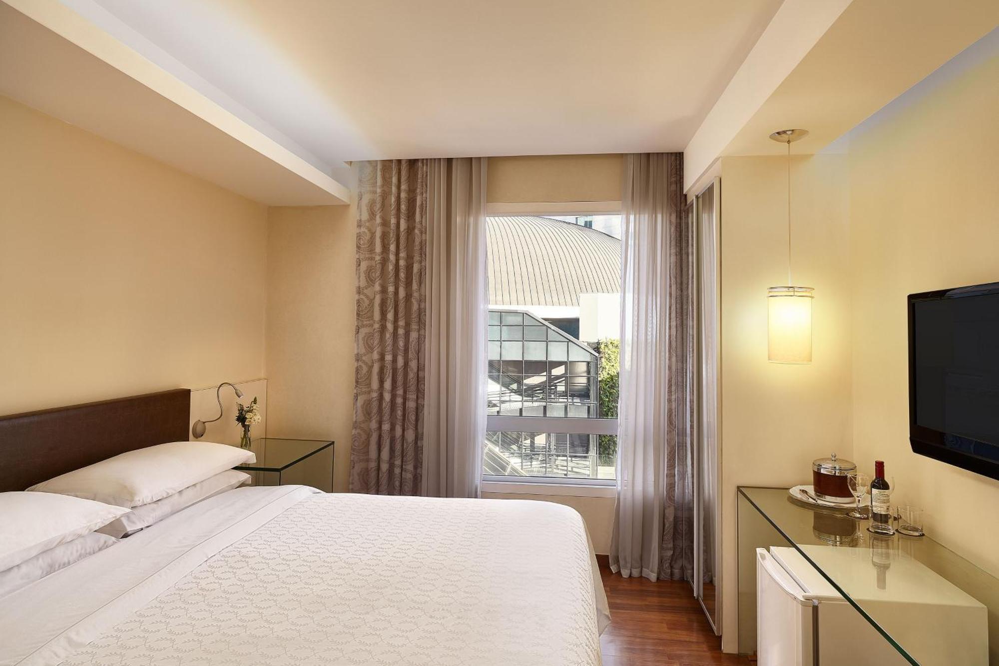 Comfort Queen Room