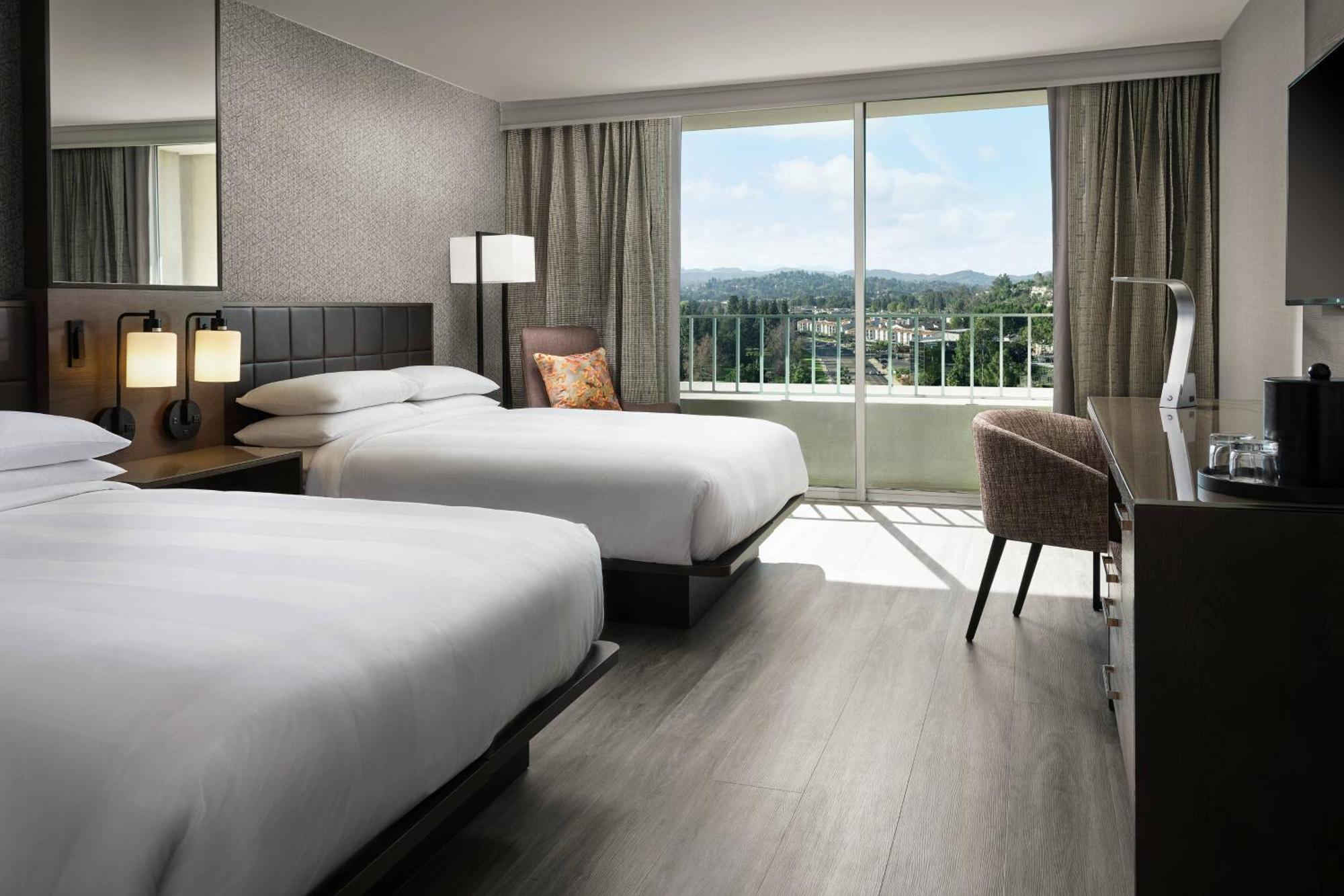 King or Double Room Balcony Mountain View