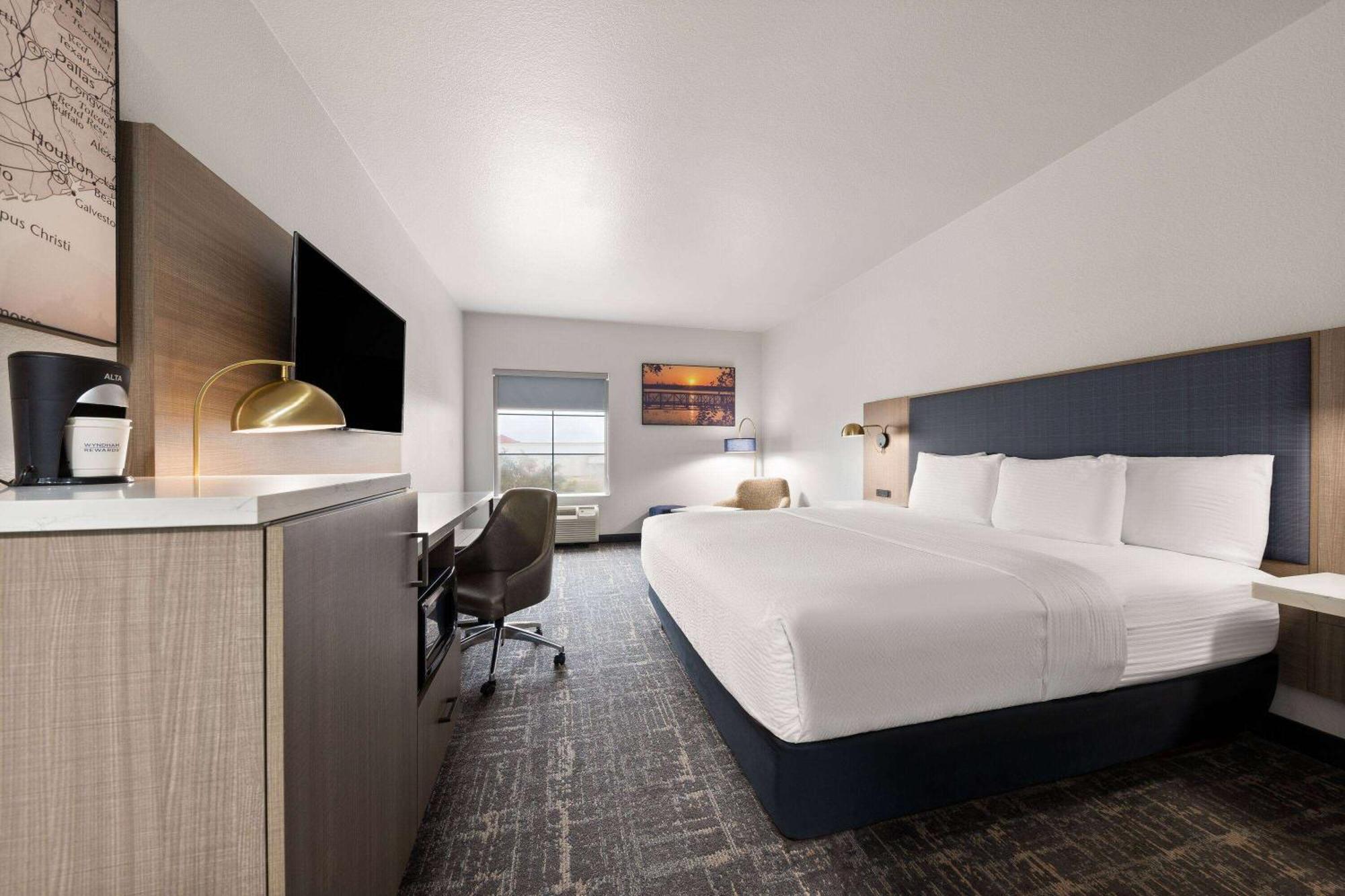 Deluxe King Room