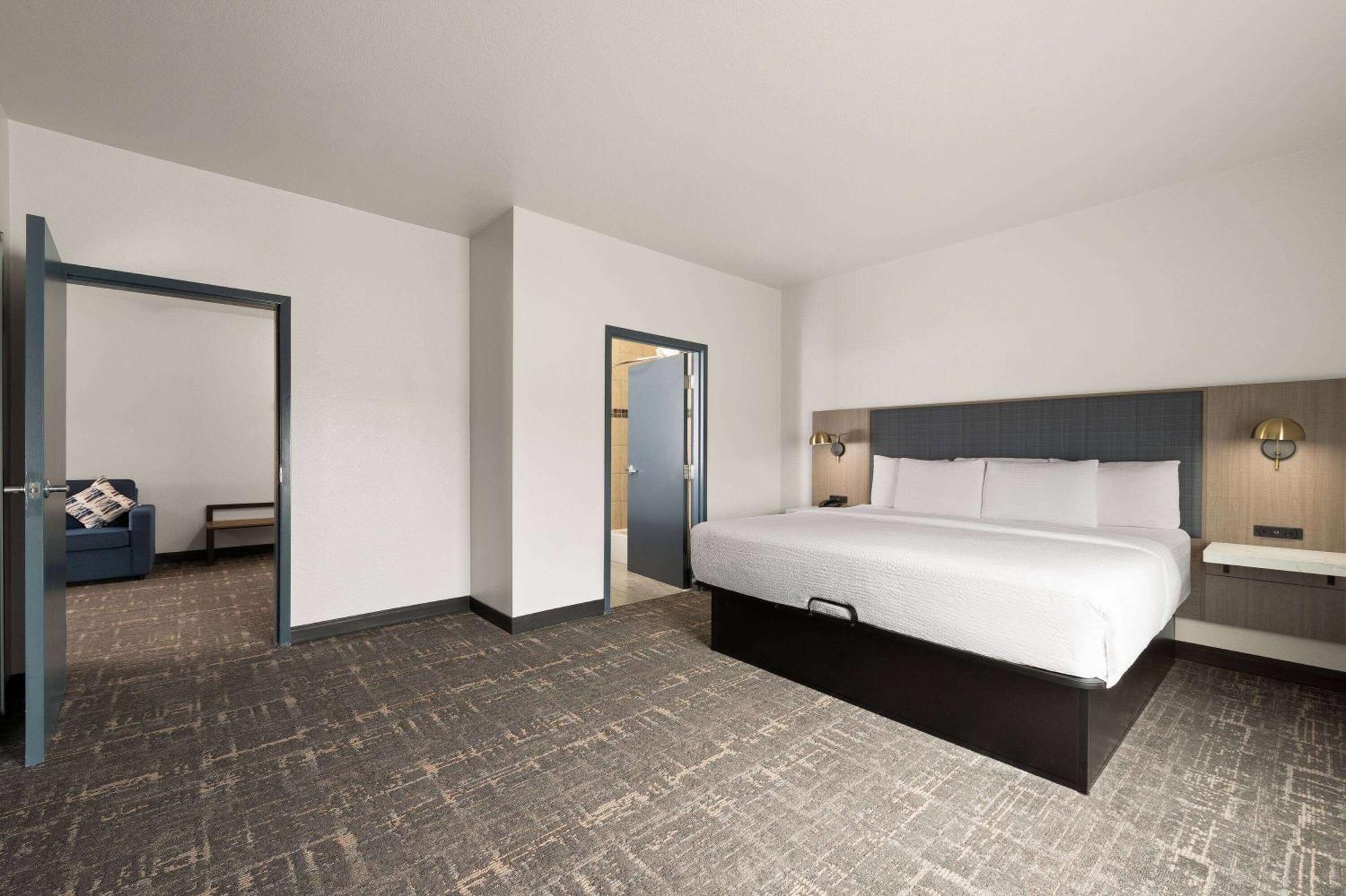 One-Bedroom King Suite Non-Smoking