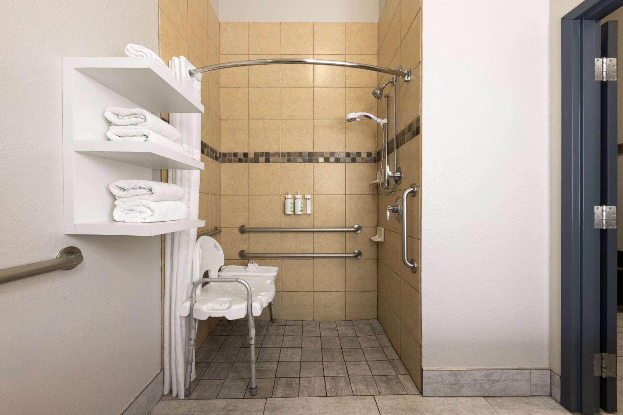 Queen Room with Two Queen Beds and Bath Tub - Mobility/Hearing Accessible - Non-Smoking
