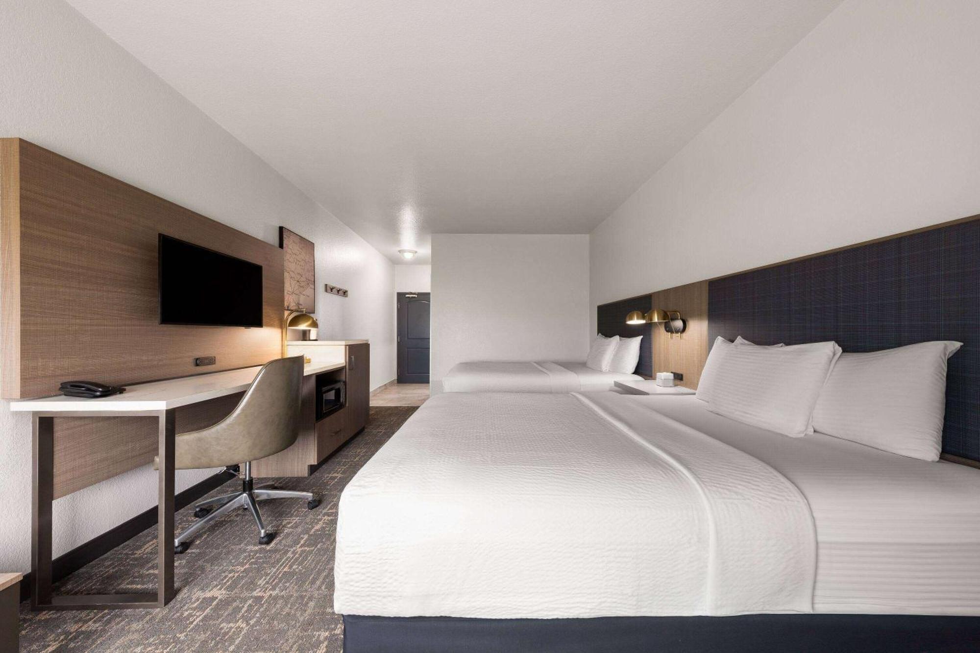 Queen Room Two Queen Beds Bath Tub Mobility or Hearing Accessible Non-Smoking