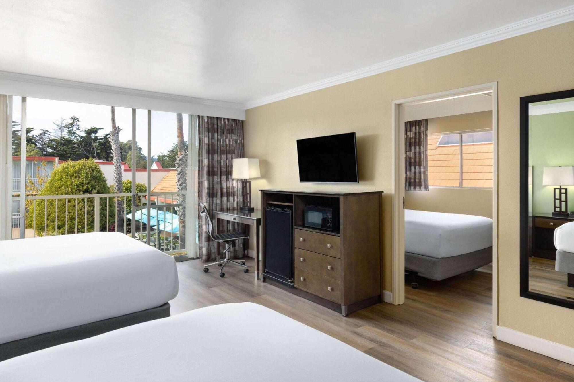 One-Bedroom Suite Three Queen Beds Non-Smoking
