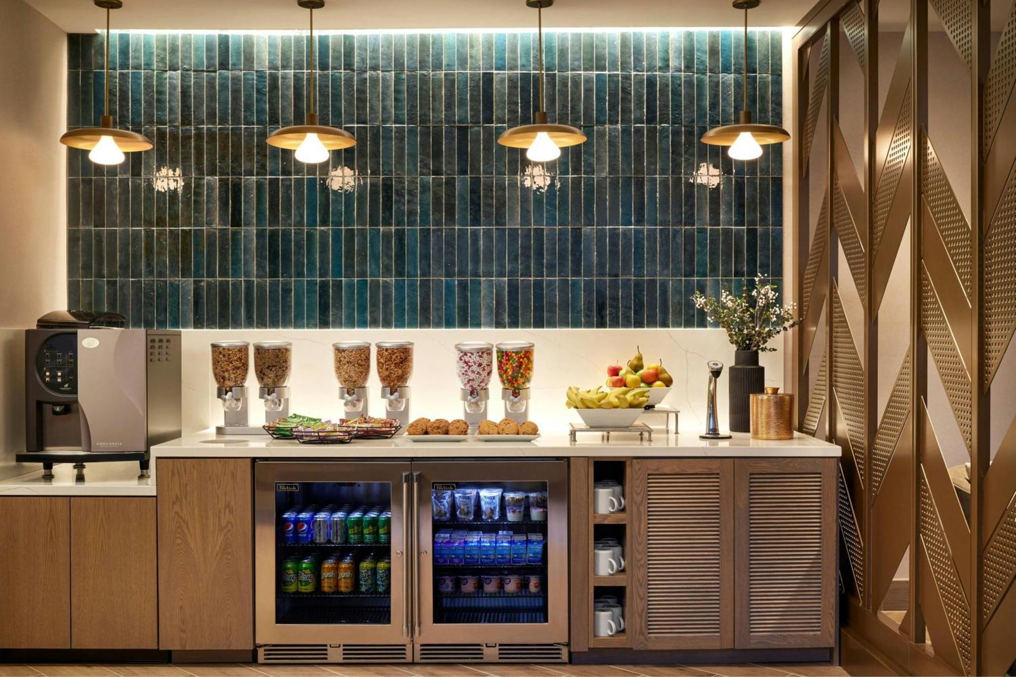King Room Club Lounge Access