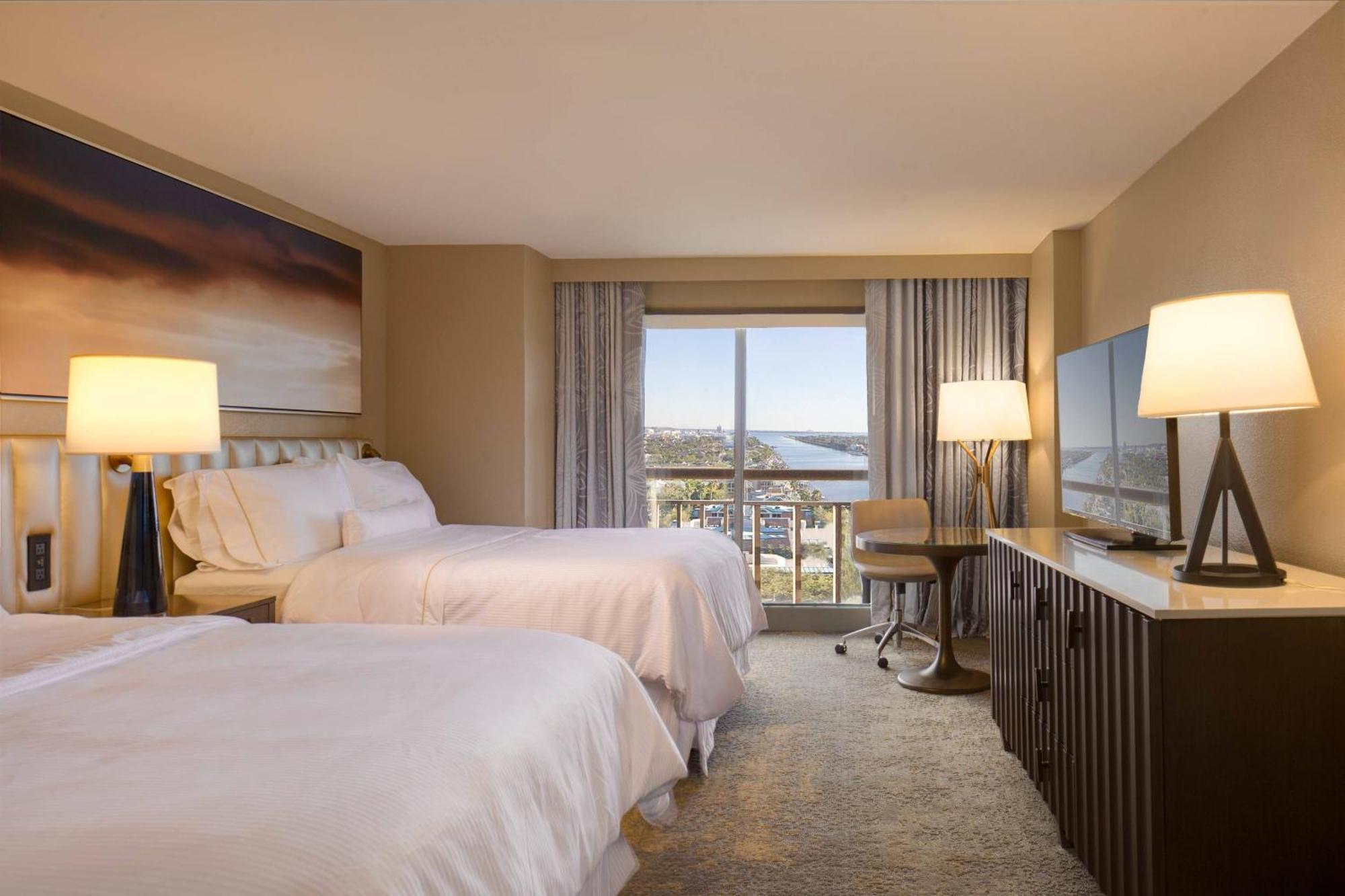Guest room 2 Queen Harbor view High floor