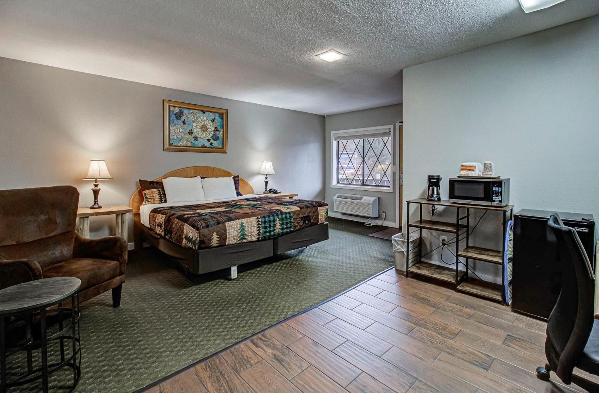 Standard King Room