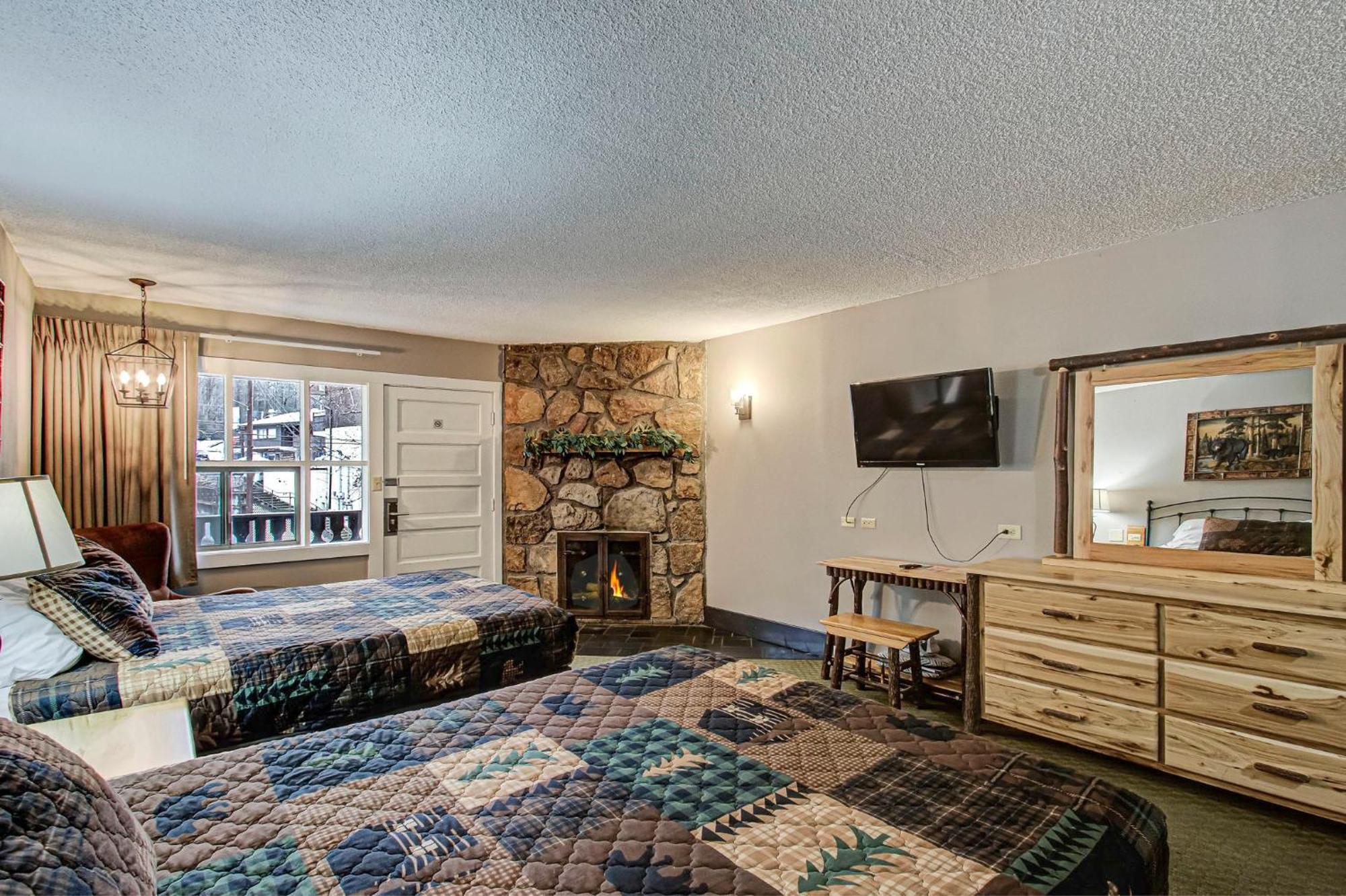 Deluxe Queen Room Two Queen Beds