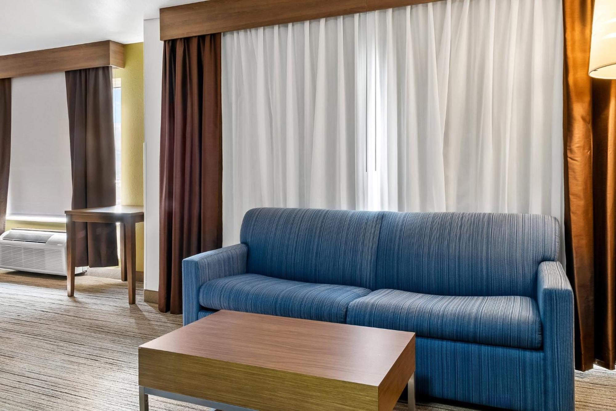 Queen Suite Two Queen Beds