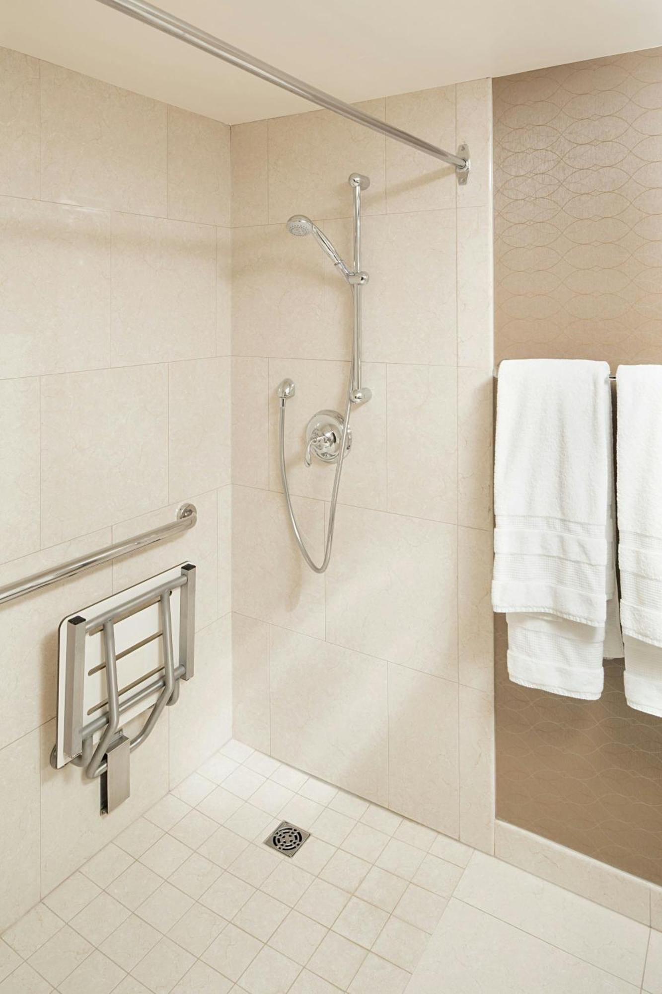 Queen Room,1689857070:JPEG