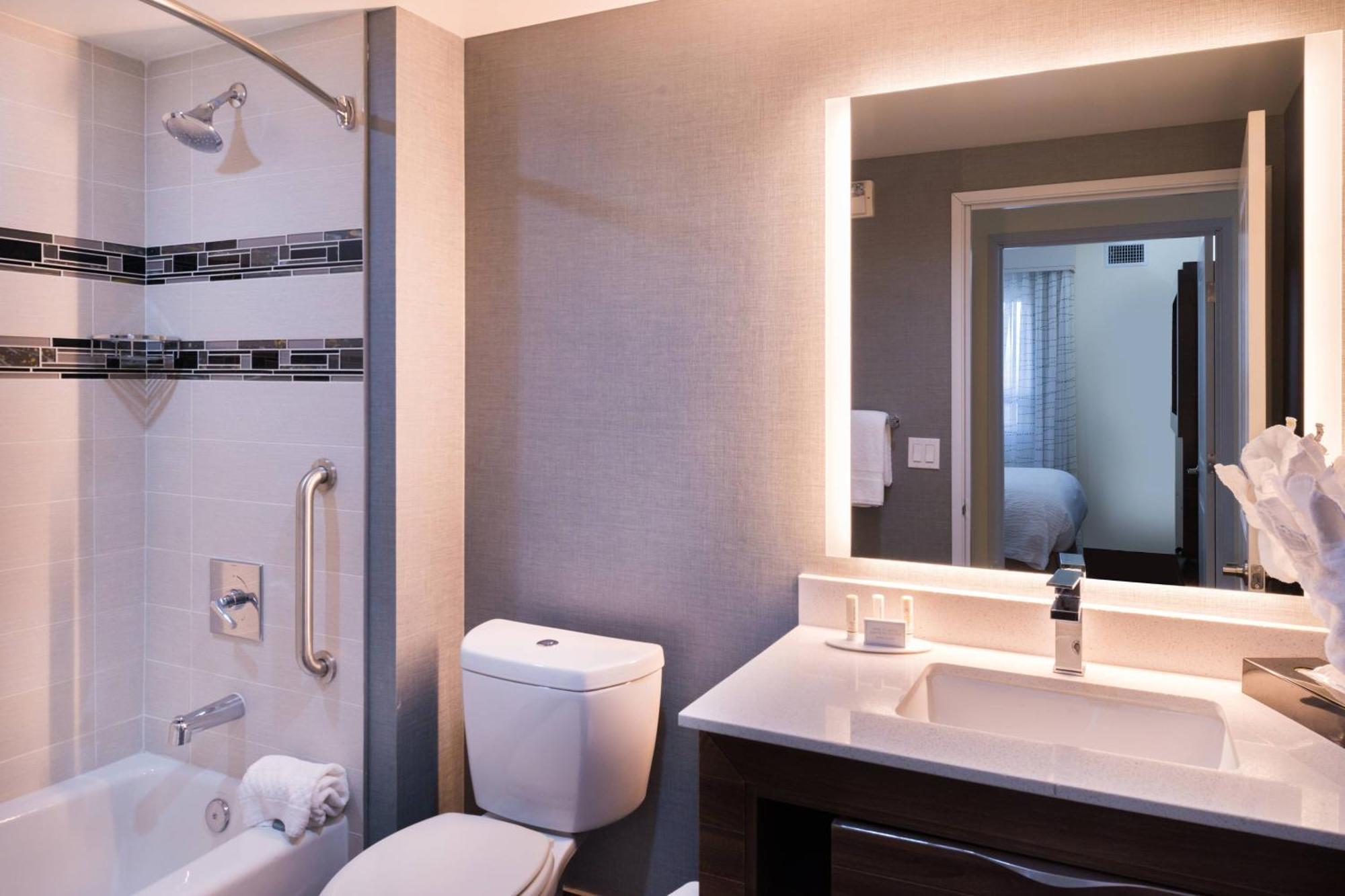 2 Bedroom Suite Bedroom 1 1 King Bedroom 2 1 Queen Mobility Accessible w or Tub
