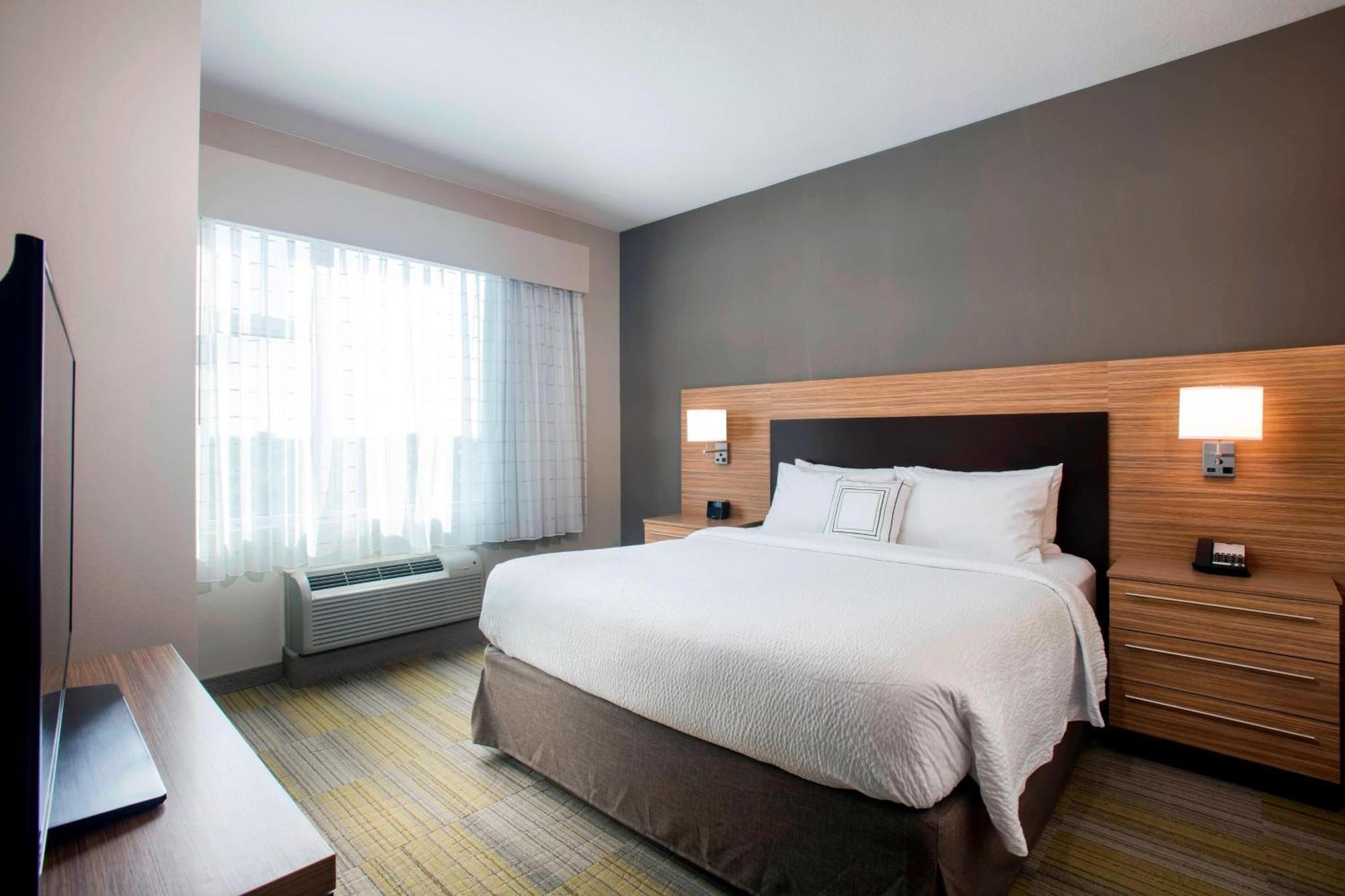 One-Bedroom King Suite