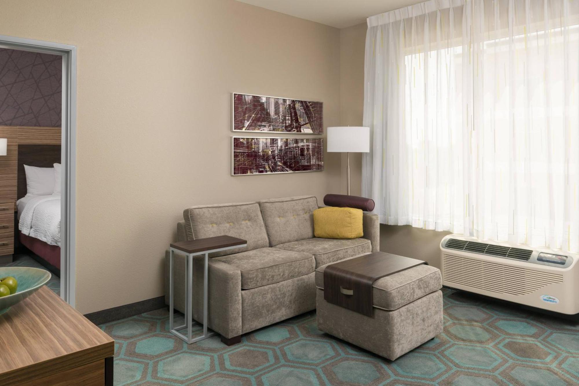 One-Bedroom Queen Suite