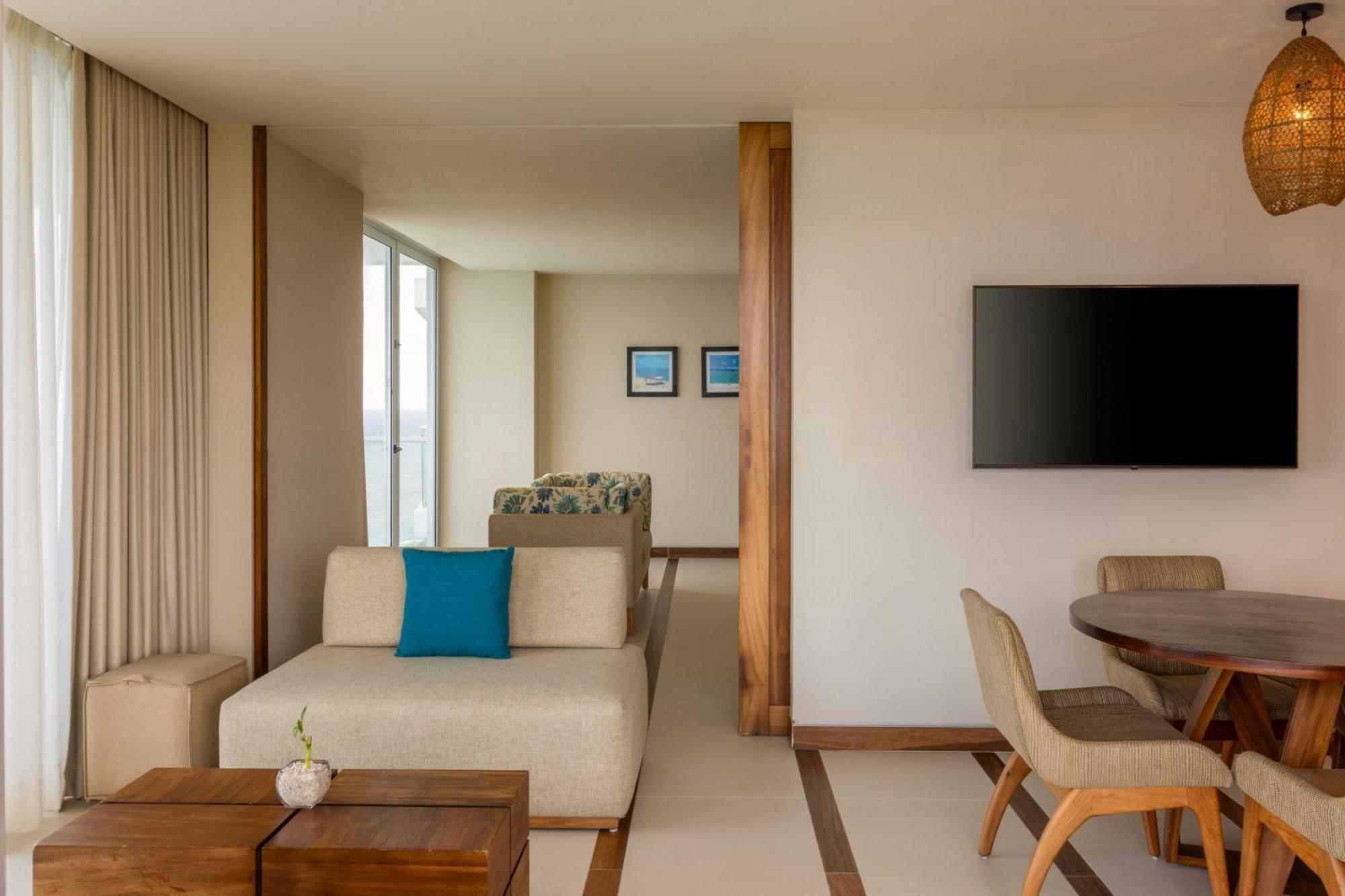 1 Bedroom Junior Suite 1 King Ocean view