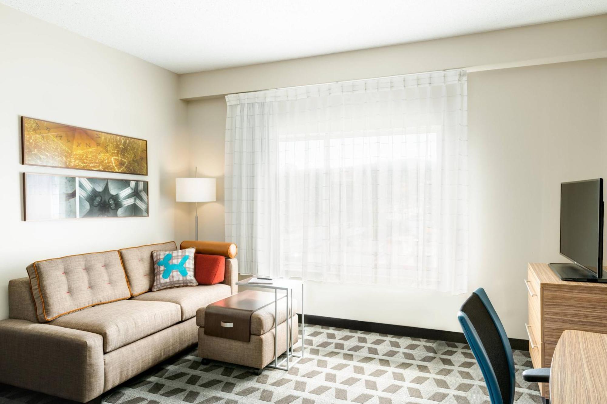 1 Bedroom Suite 1 Queen Sofa bed Away from elevator