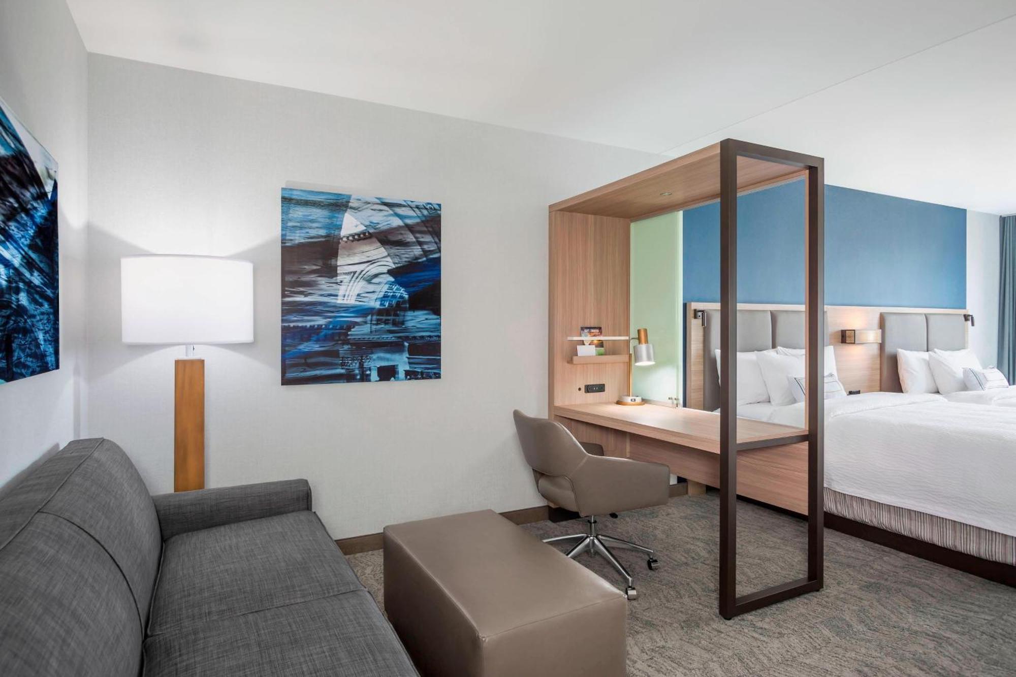 Queen Suite Two Queen Beds Lake View Bathtub Sofa Bed Mobility Access