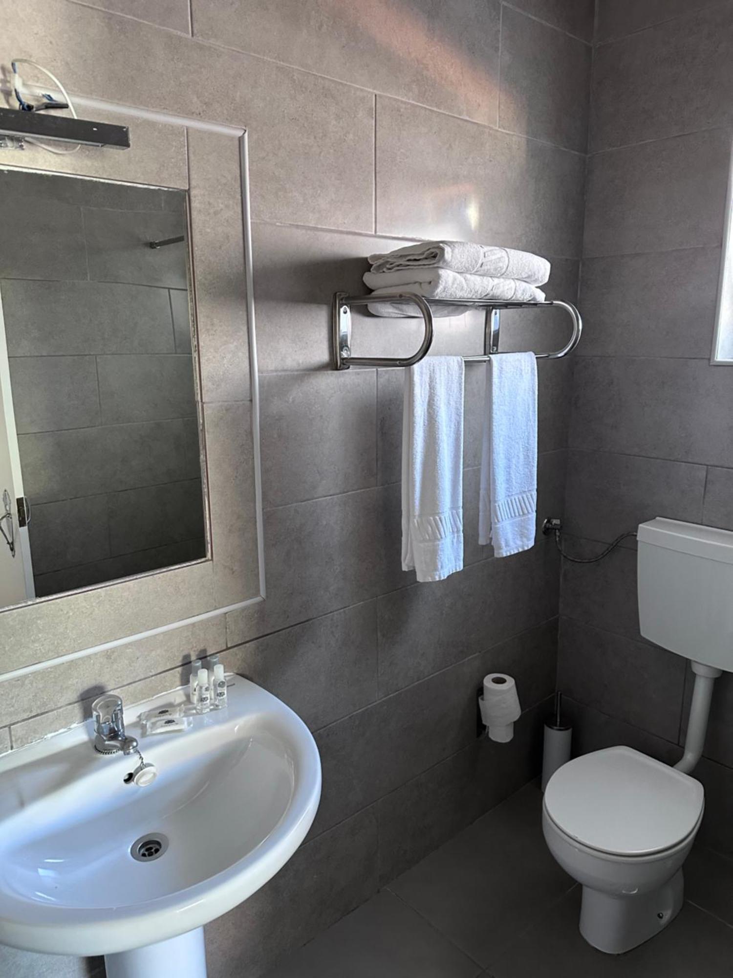 Twin Room Private Bathroom