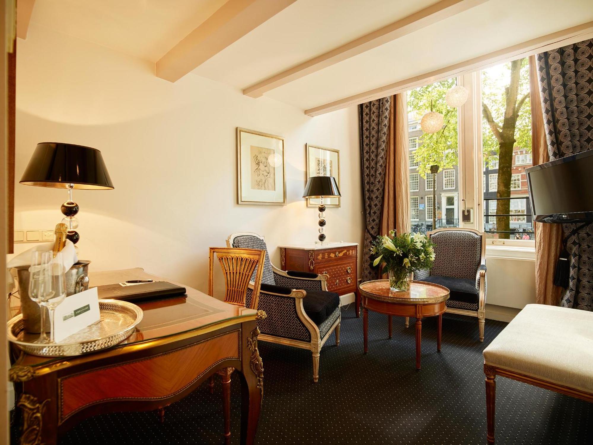 Superior Split-level Room Canal View