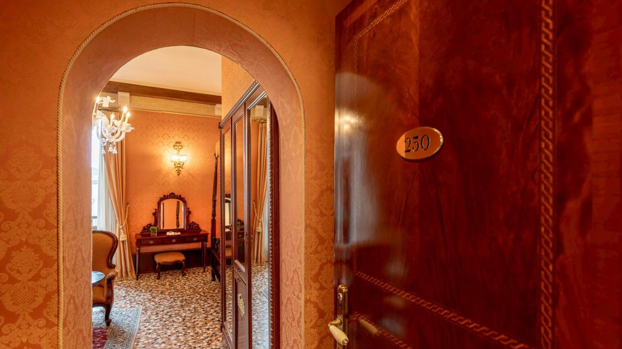 Junior Suite Canal View