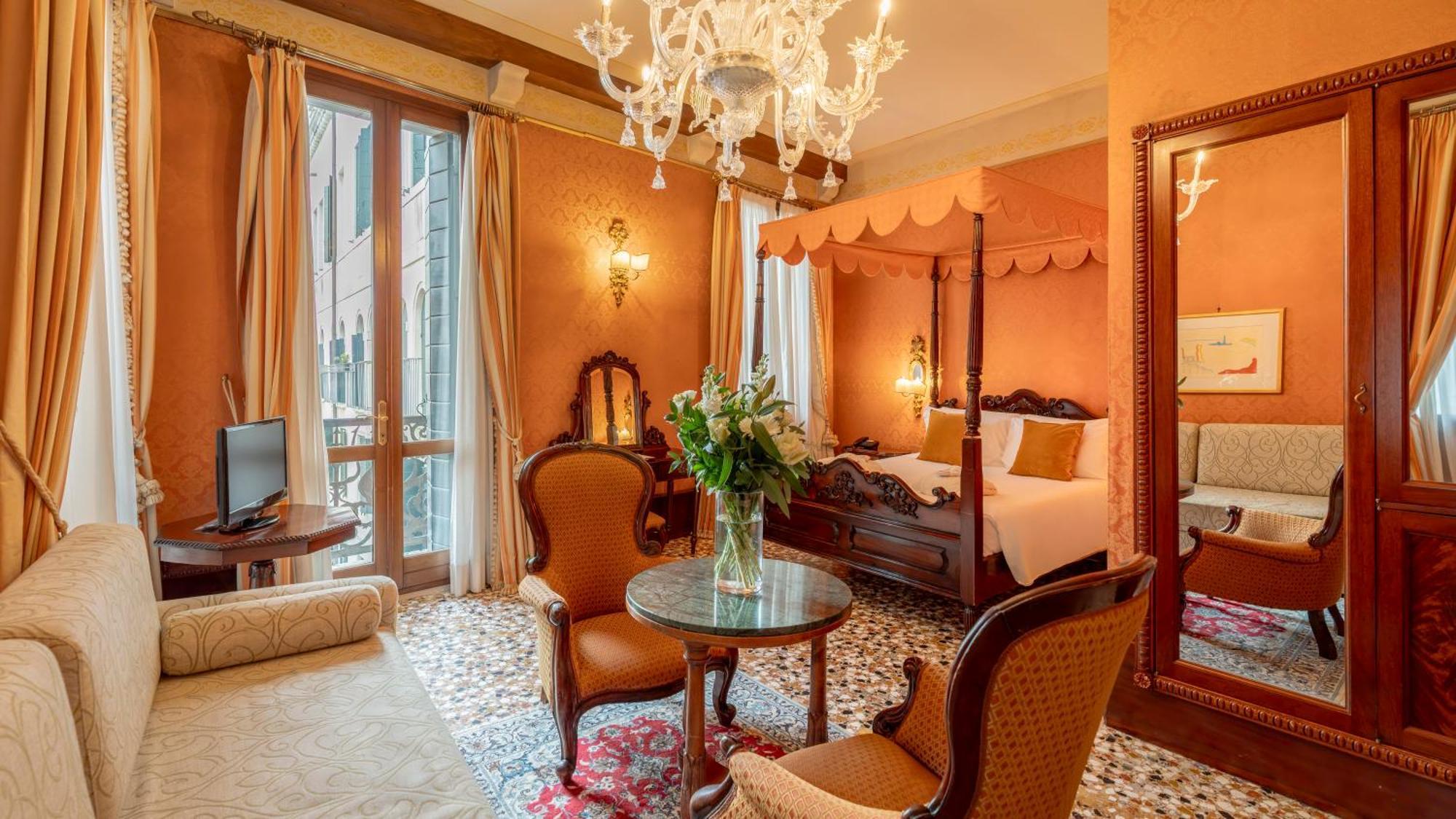 Junior Suite Canal View