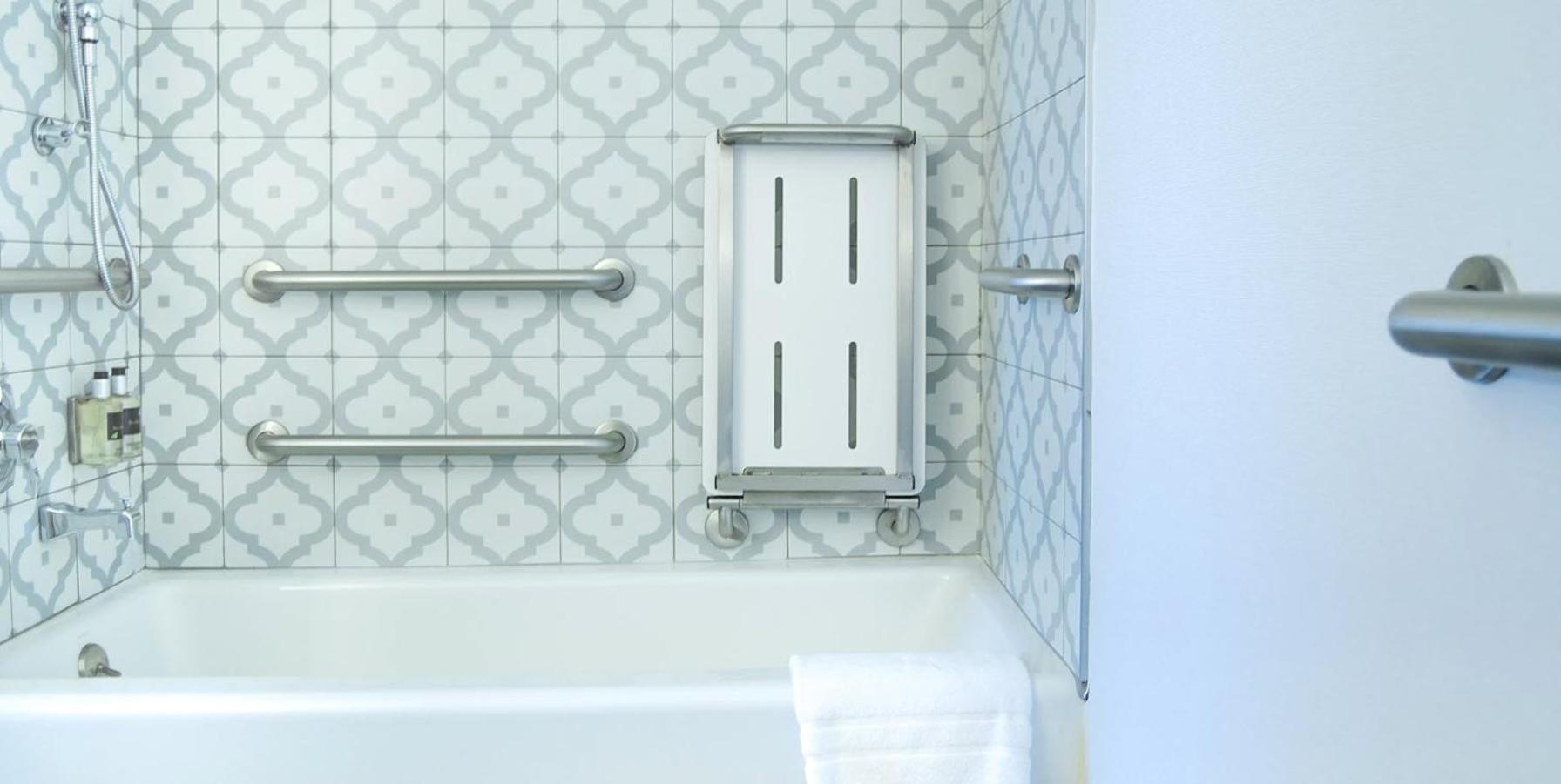 Standard King Room City View Mobility Accessible Tub