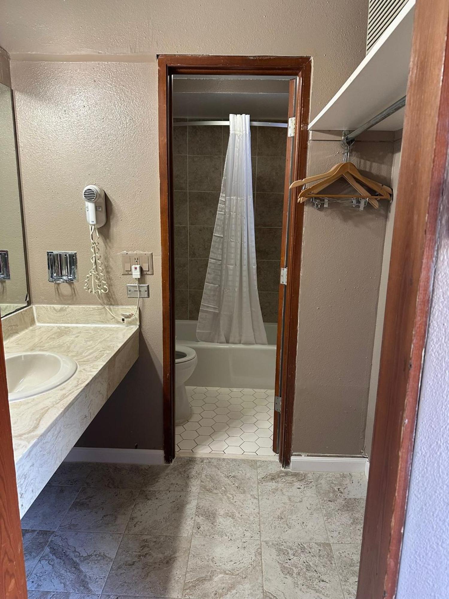 King Room Accessible or Non-Smoking