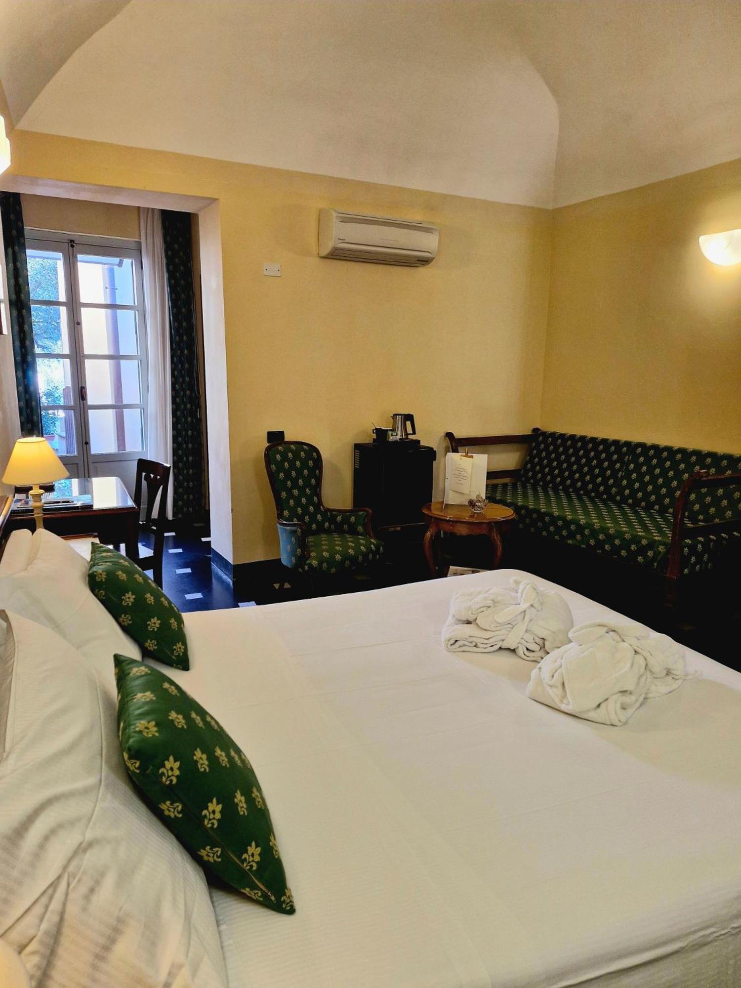 Double or Twin Room without Sea View