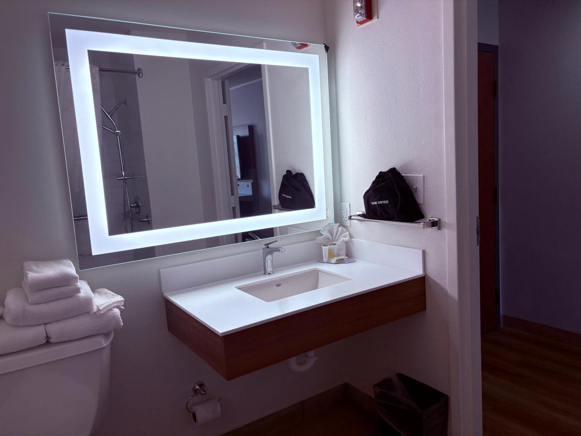Queen Room Mobility Access or Non-Smoking