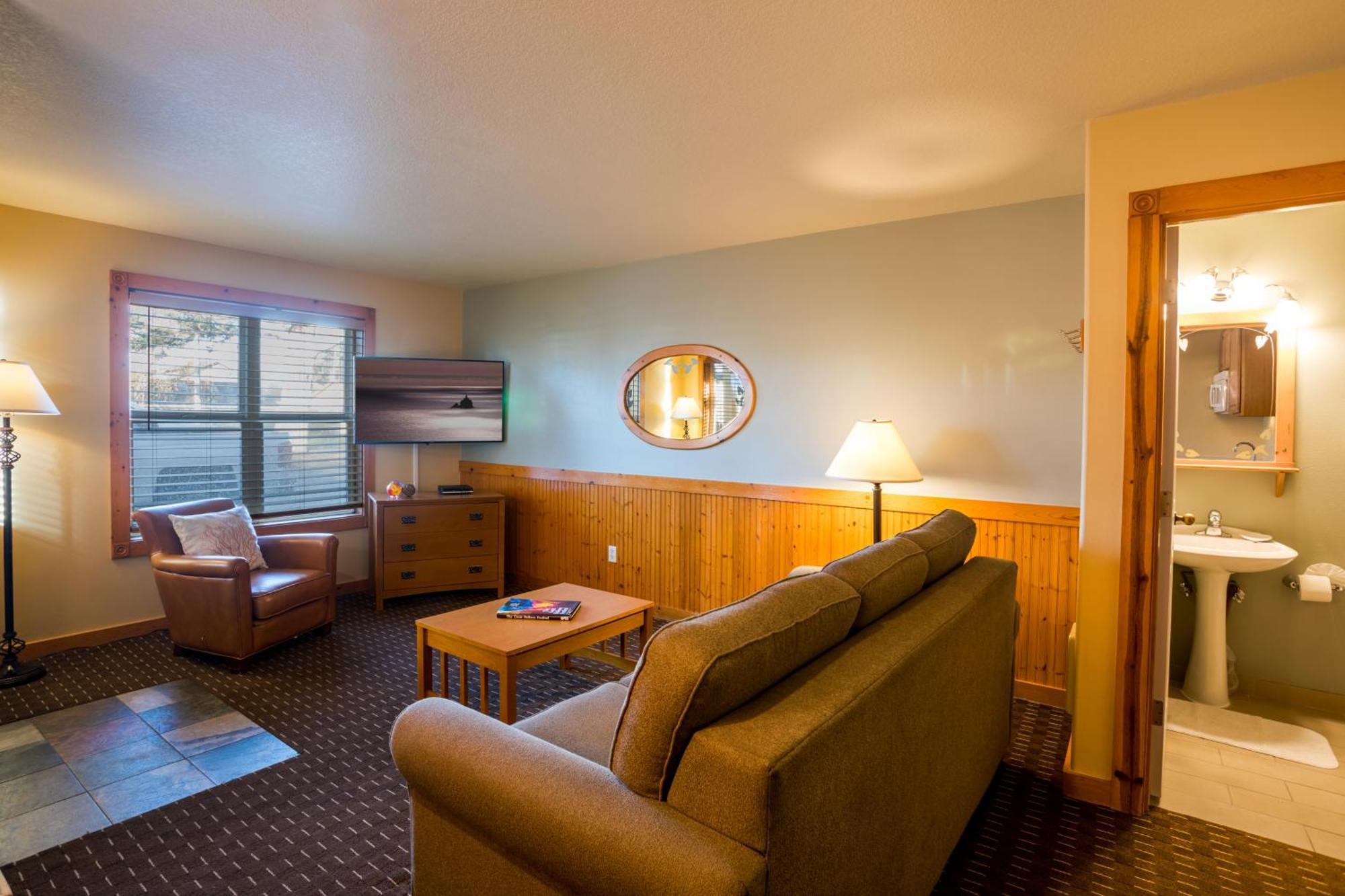 Queen Suite Sofabed 1st Floor Pets Allowed