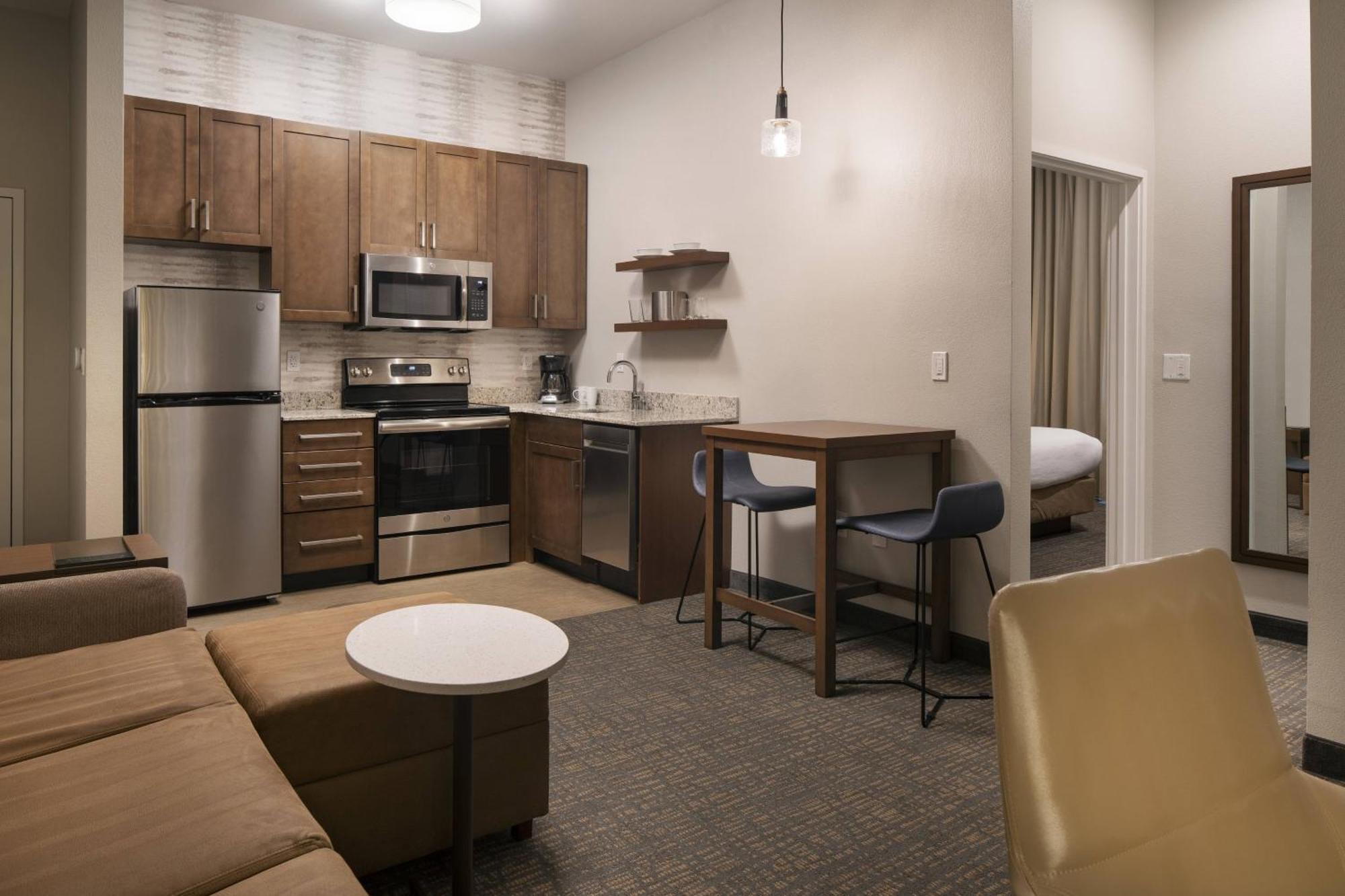 1 Bedroom Suite 1 King