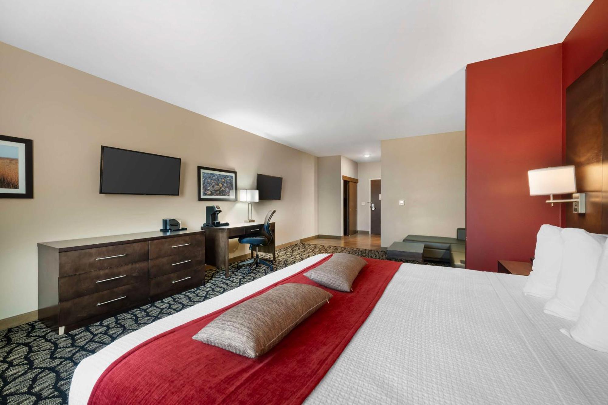 Suite Two Queen Beds Chaise Non-Smoking