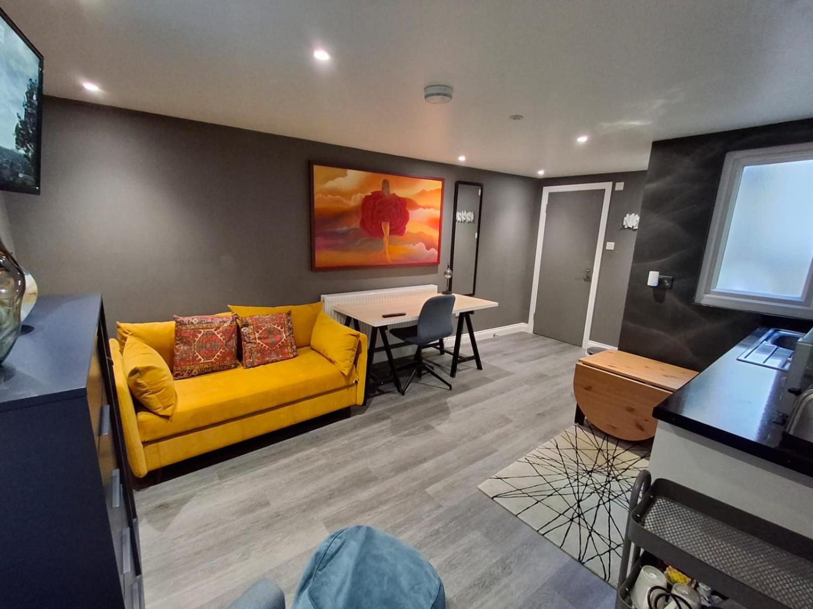 One-Bedroom Apartment