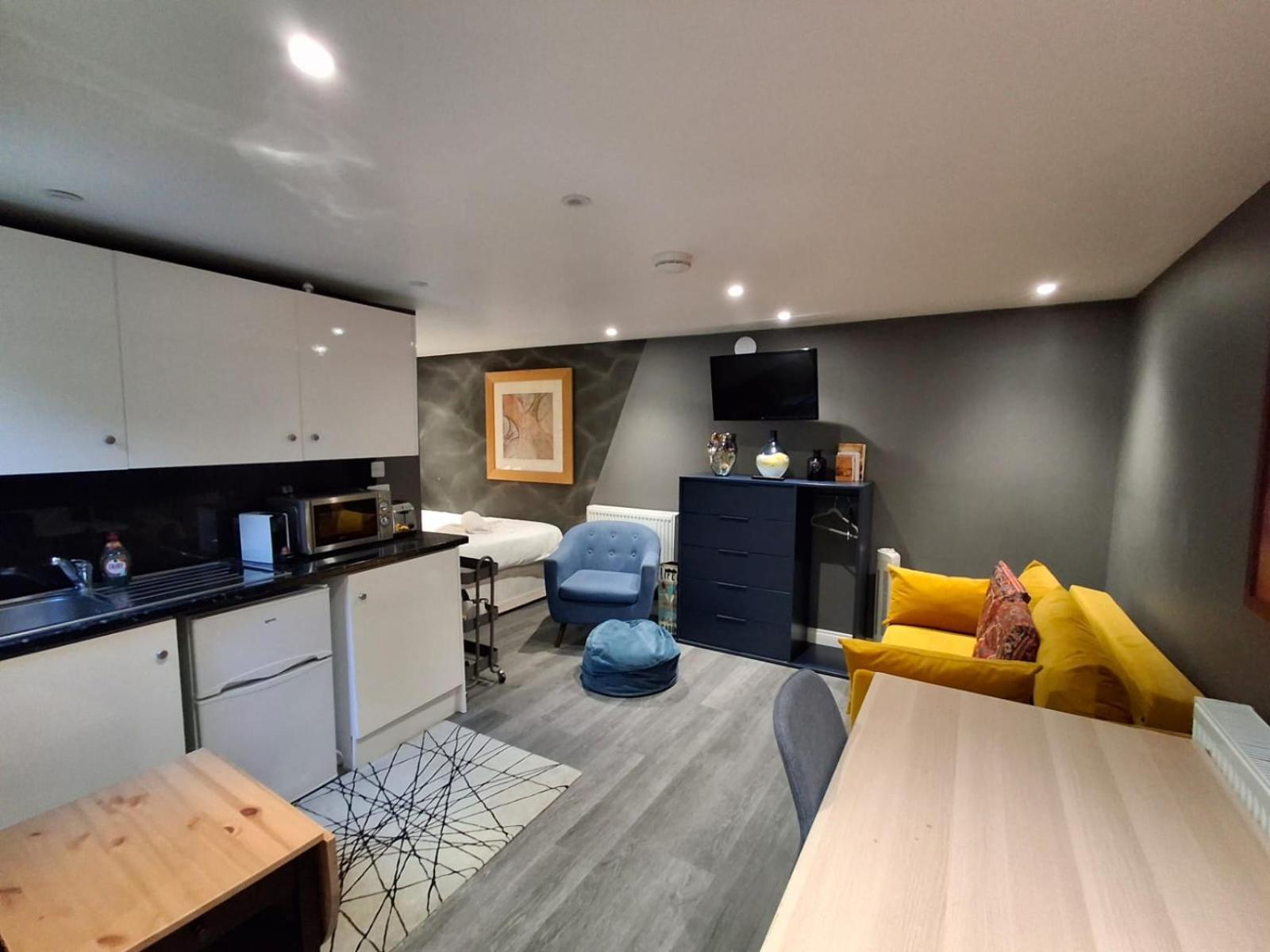One-Bedroom Apartment