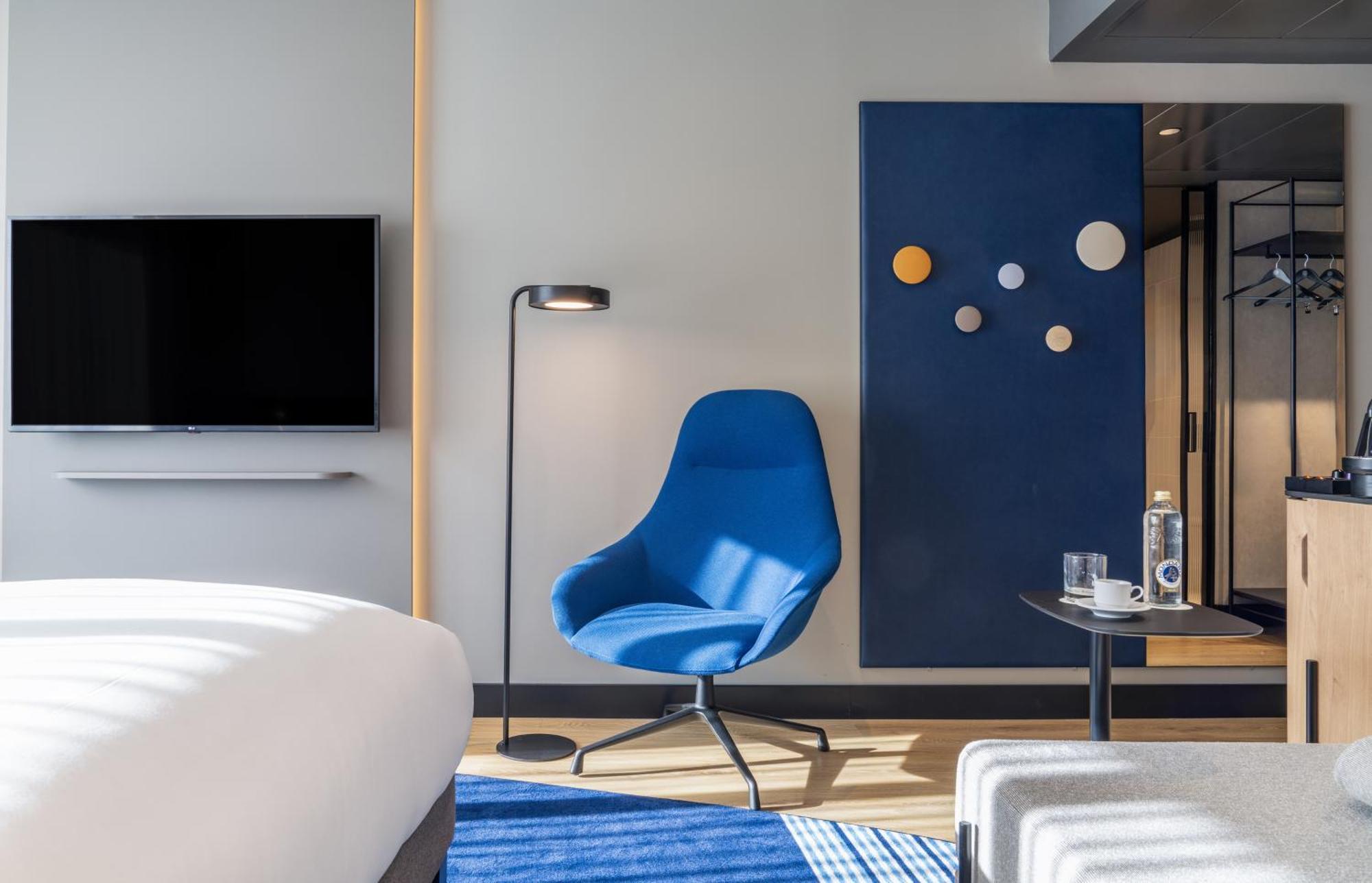 Accessible Superior Deluxe Room with Queen Bed in the Deluxe Building
