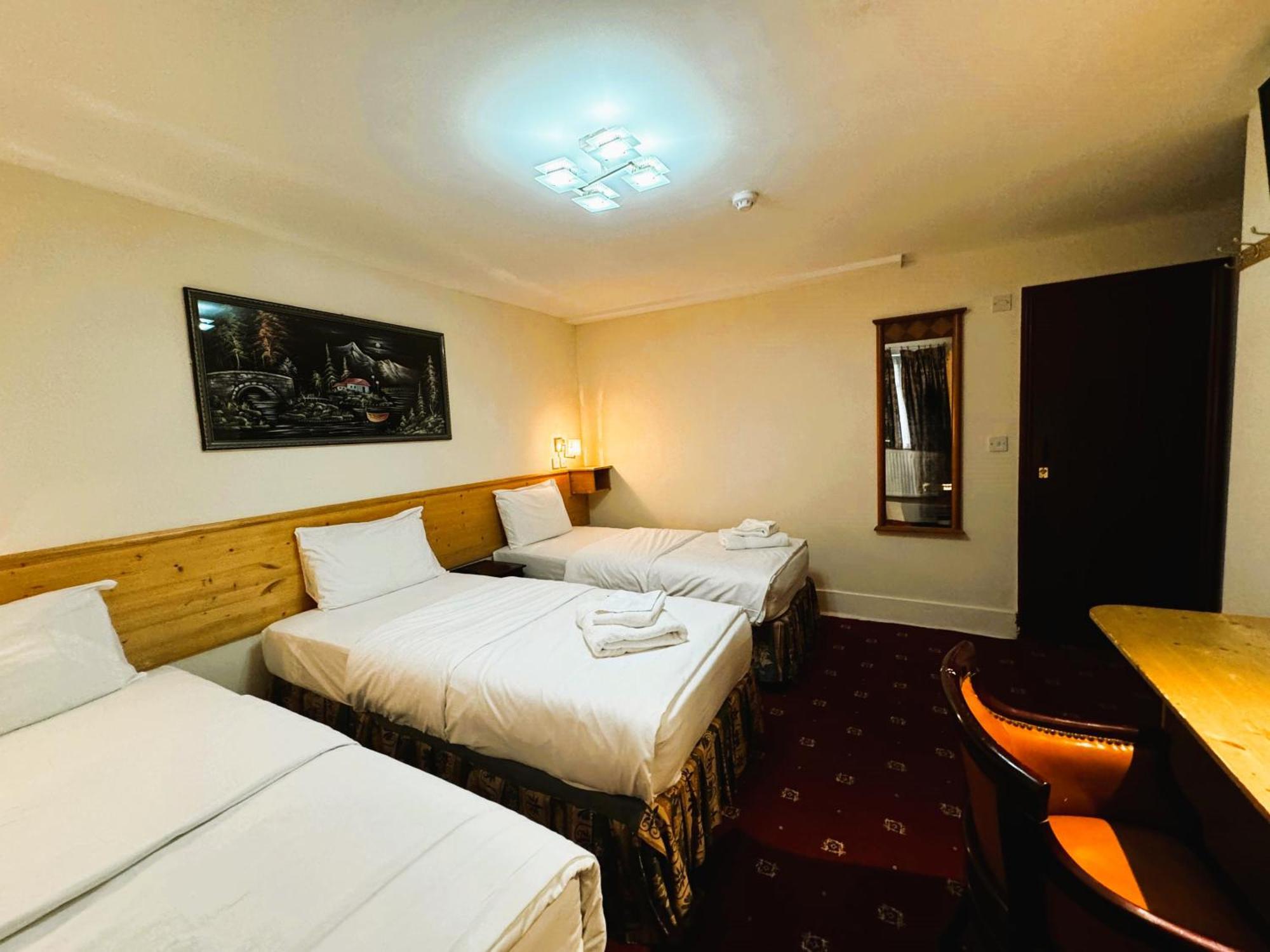 Triple Room Private Bathroom 3 Single Beds