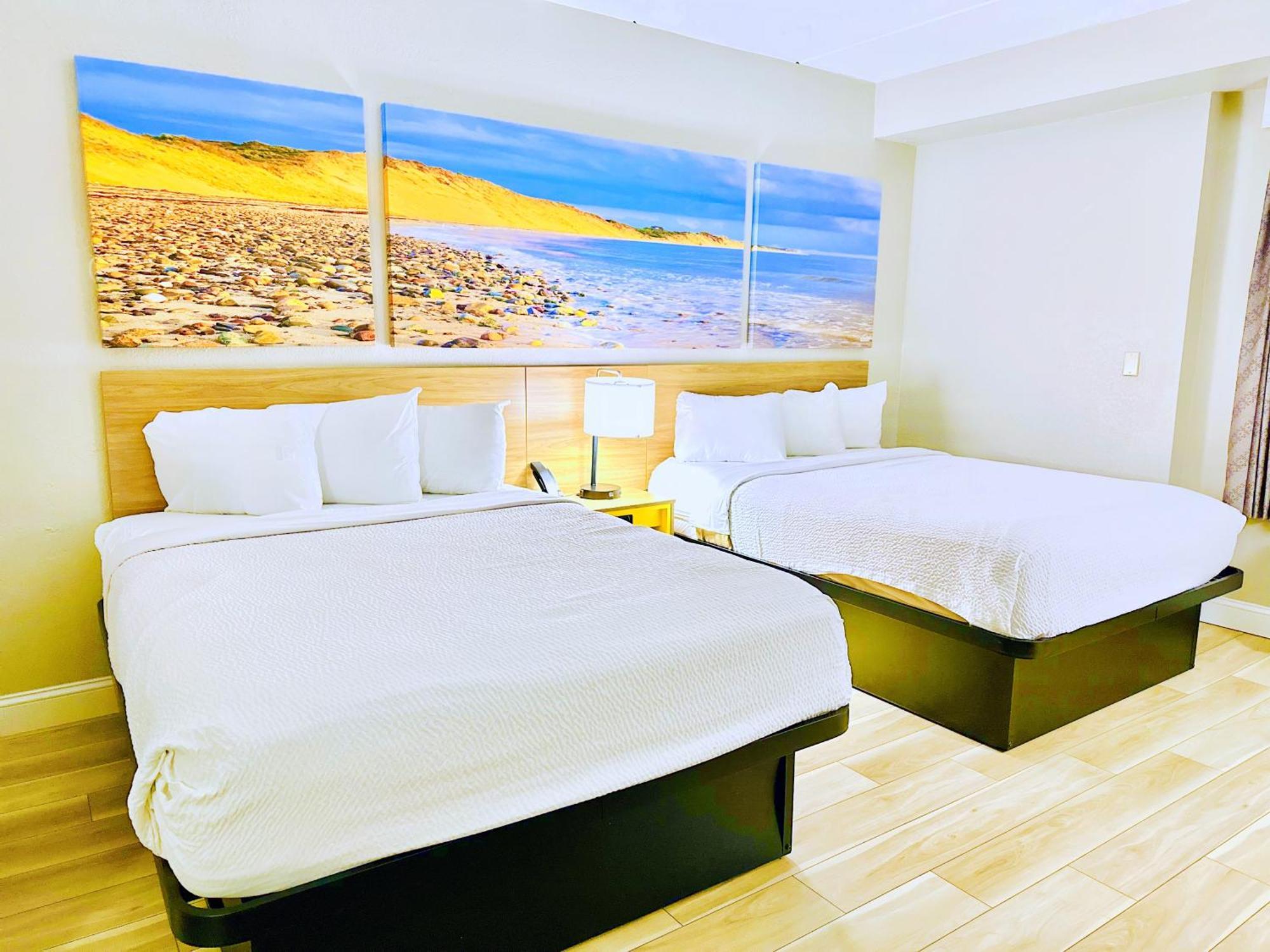 Queen Room Two Queen Beds Mobility Access or Non-Smoking