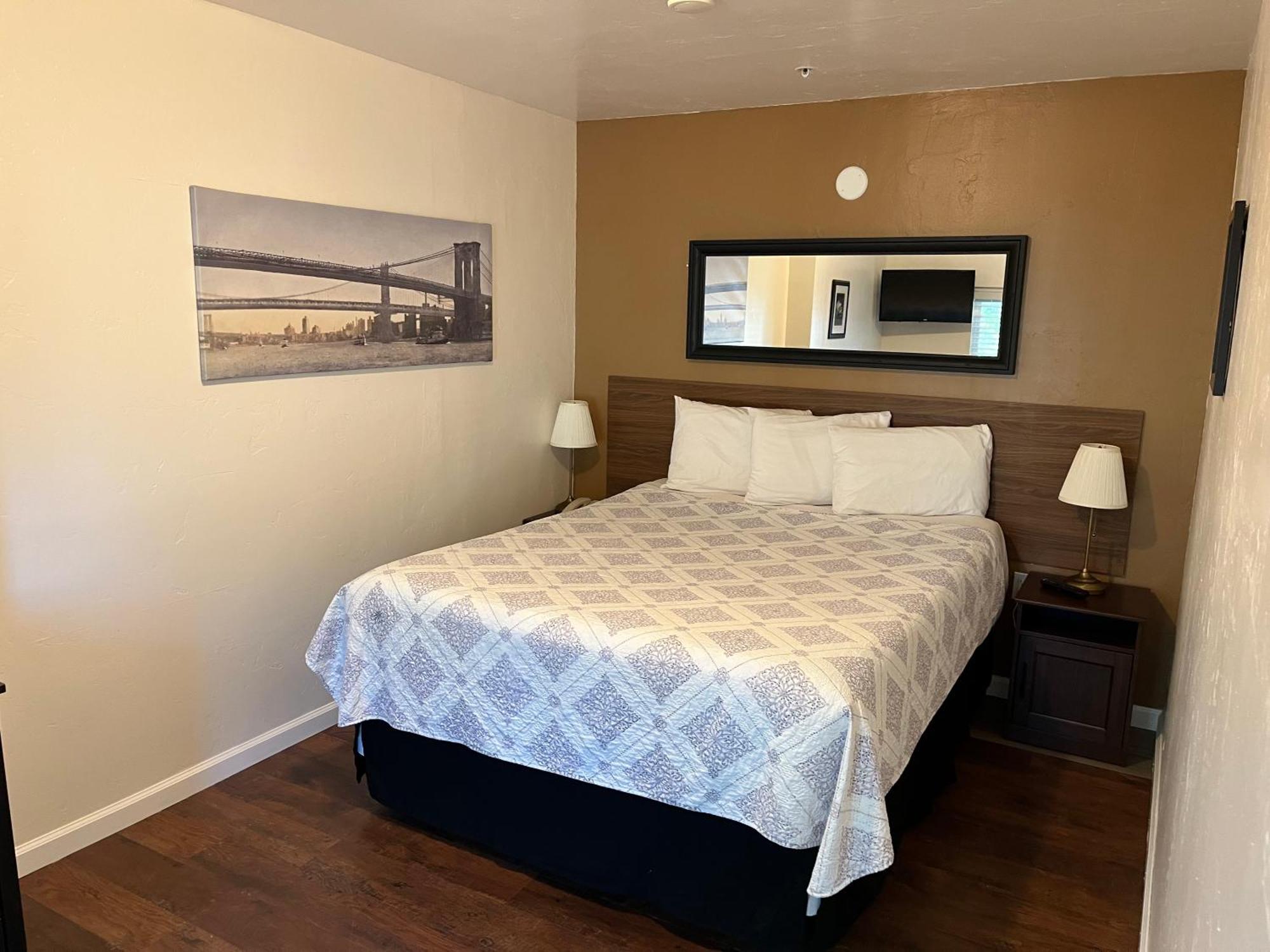 Two Bedroom Cottage Queen Kitchenette