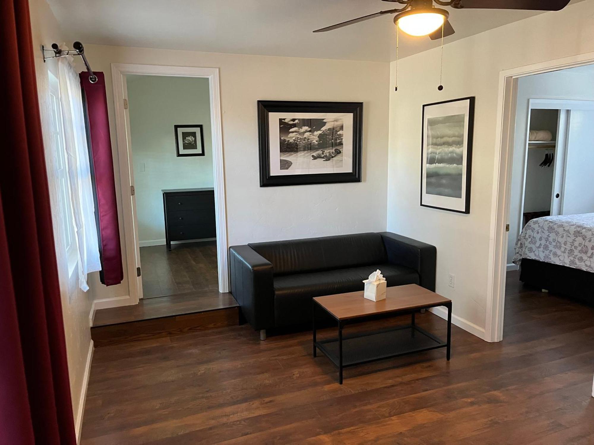 Two Bedroom Cottage Queen Kitchenette