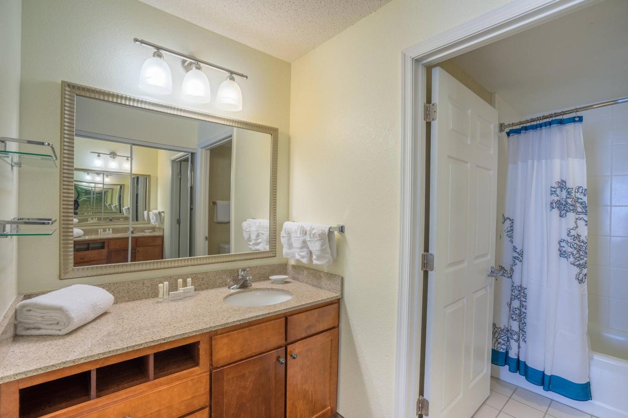 One-Bedroom King Suite with Sofa Bed,1636755696:JPEG