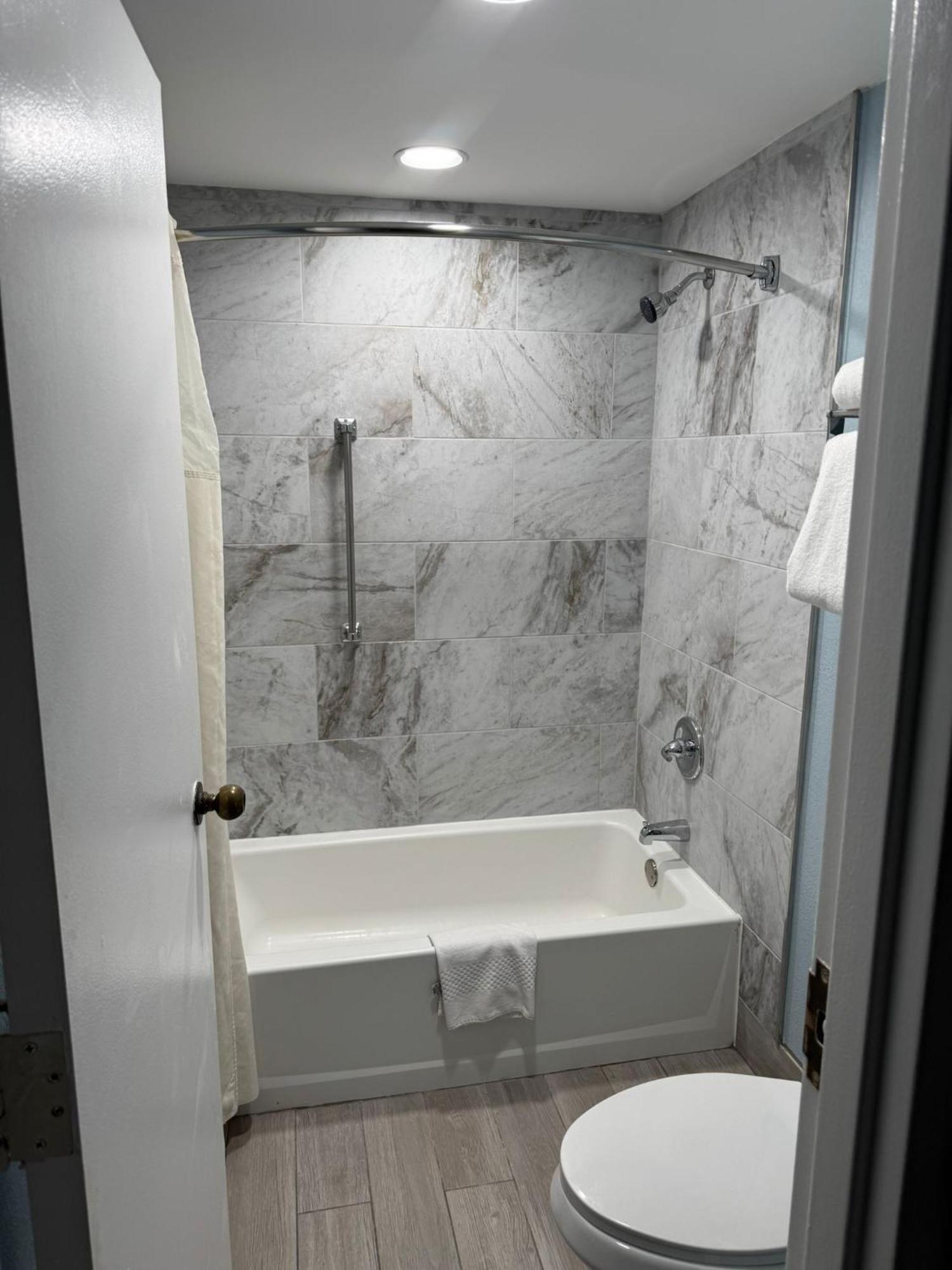 Double Room with Two Double Beds - Non-Smoking