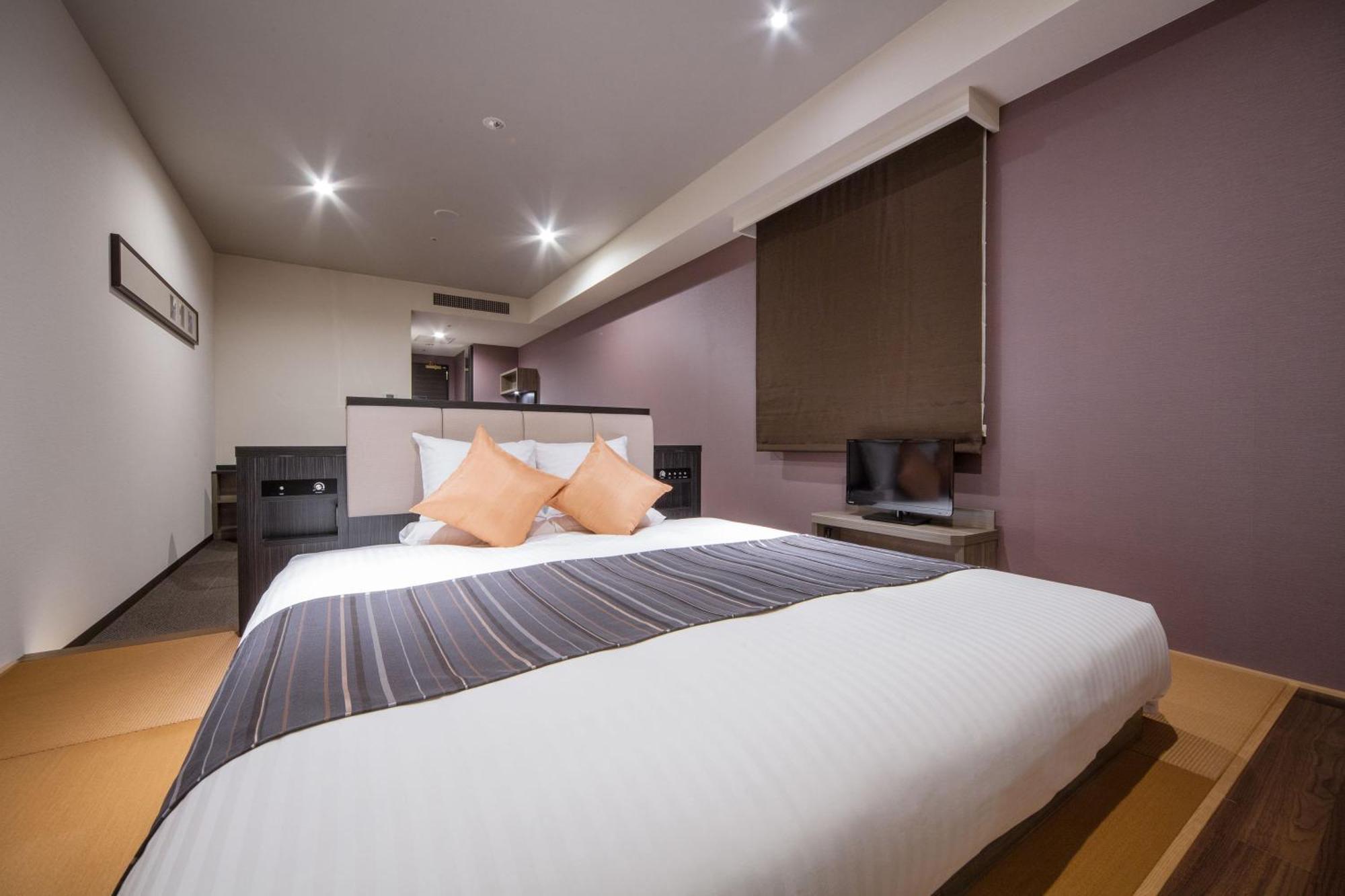Deluxe King Room Non-Smoking Eco Plan No Room Cleaning Service