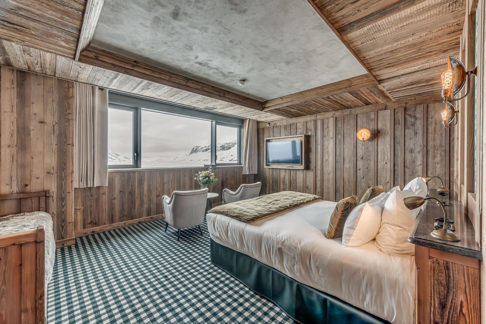 Deluxe Family Room