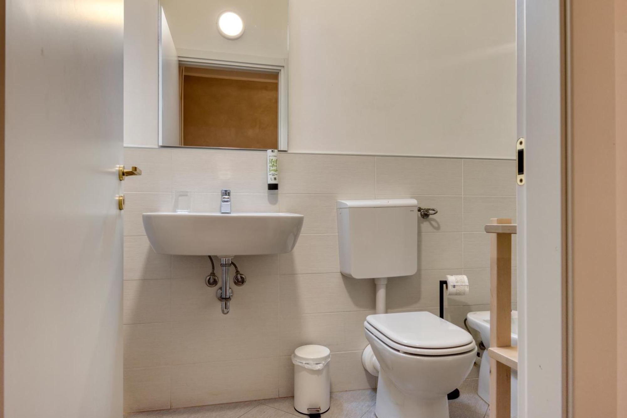 Double Room Private Bathroom