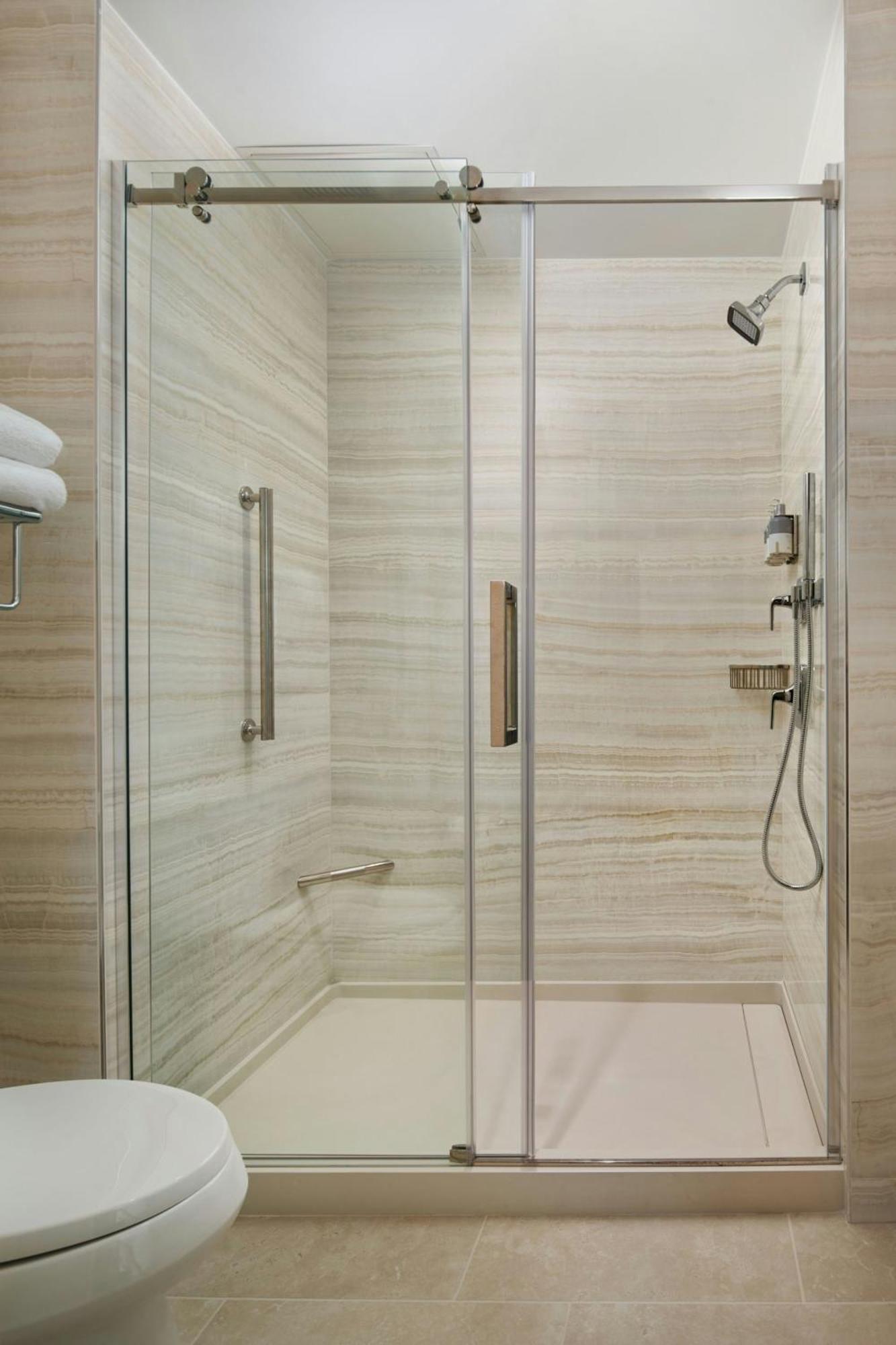 Two Queen Beds Florida View Gulf Coast Tower or Mobility Accessible Roll Shower