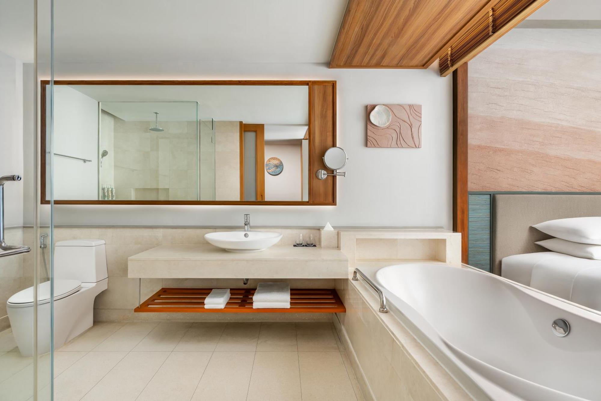 Deluxe Room, 1 King, Garden View (Newly Renovated)