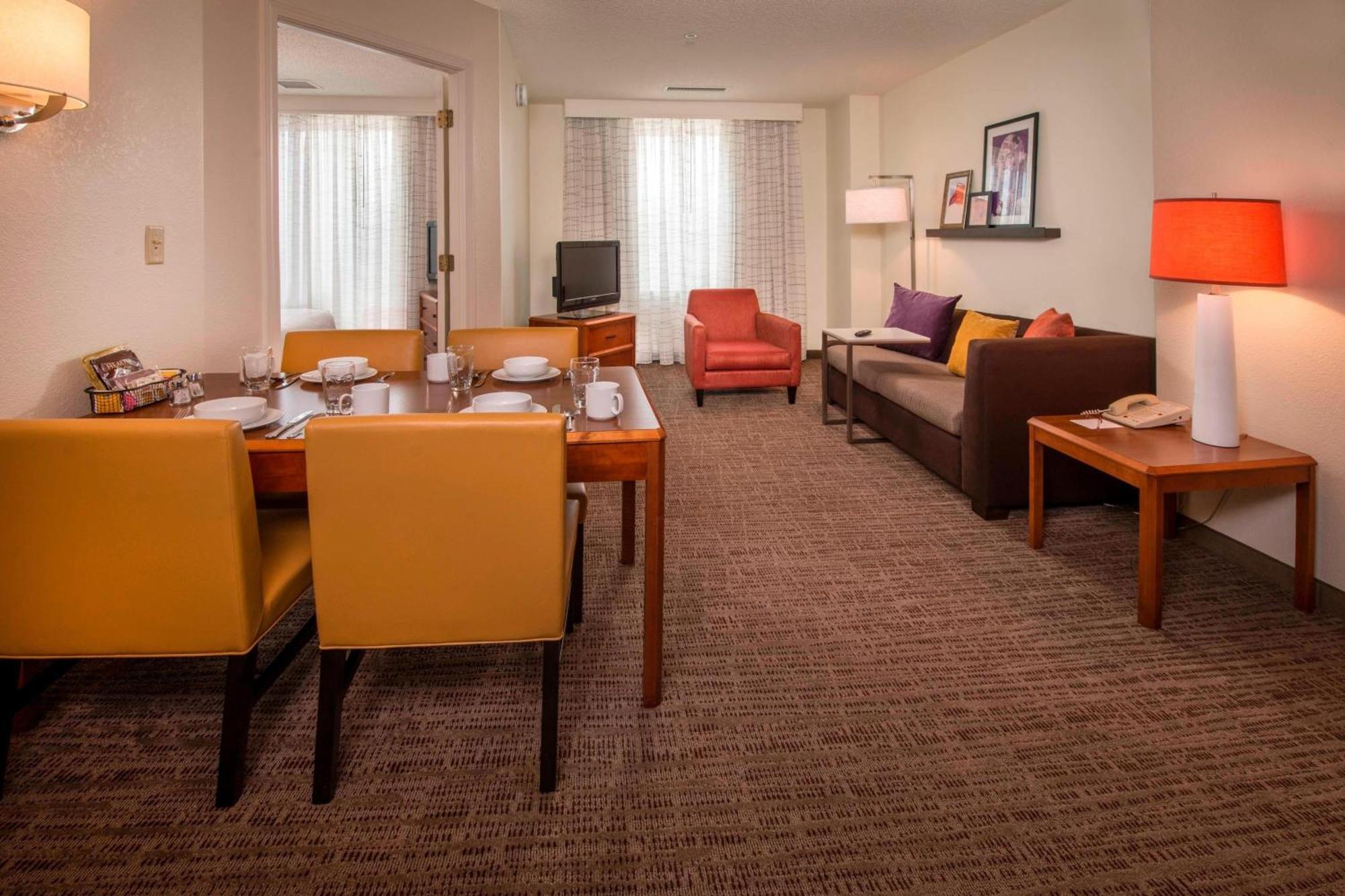 Two-Bedroom Queen Suite