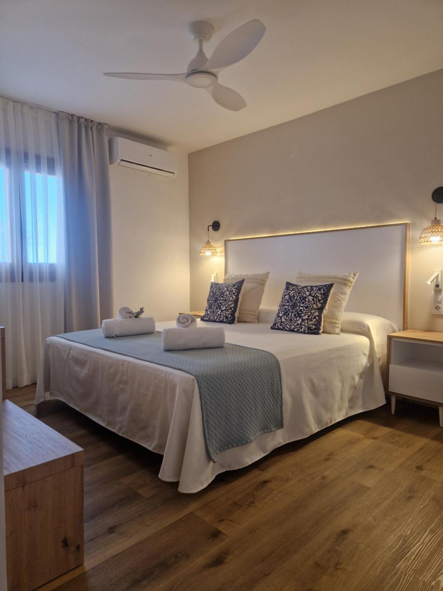 Double or Twin Room Side Sea View