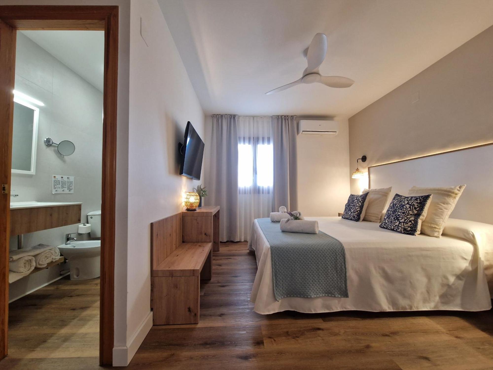 Double or Twin Room Side Sea View