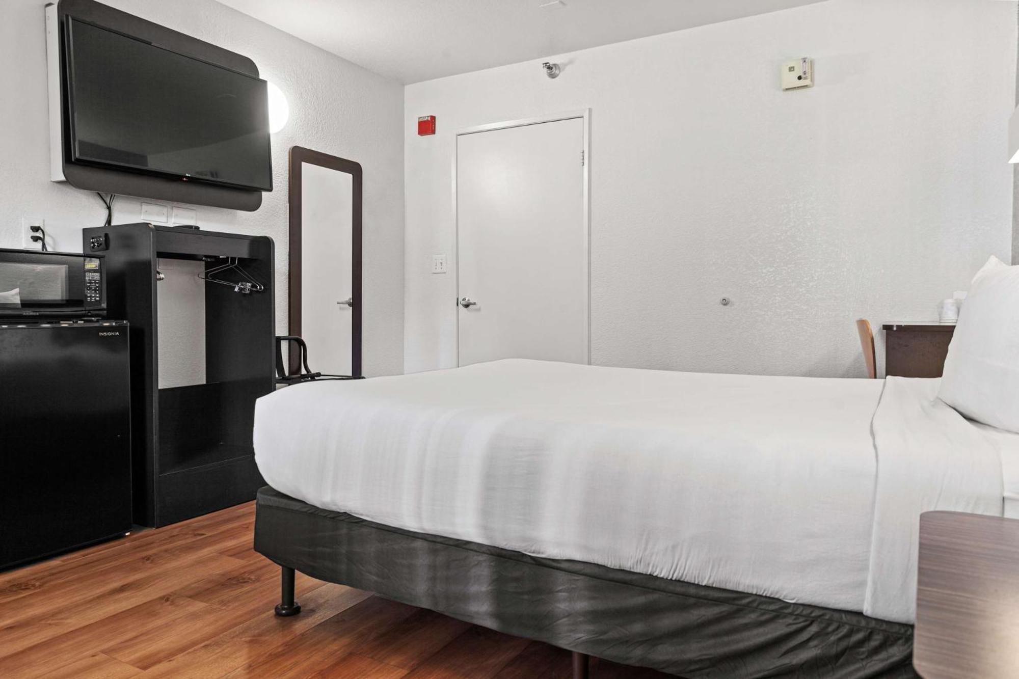 Queen Room Disability Access Roll Shower